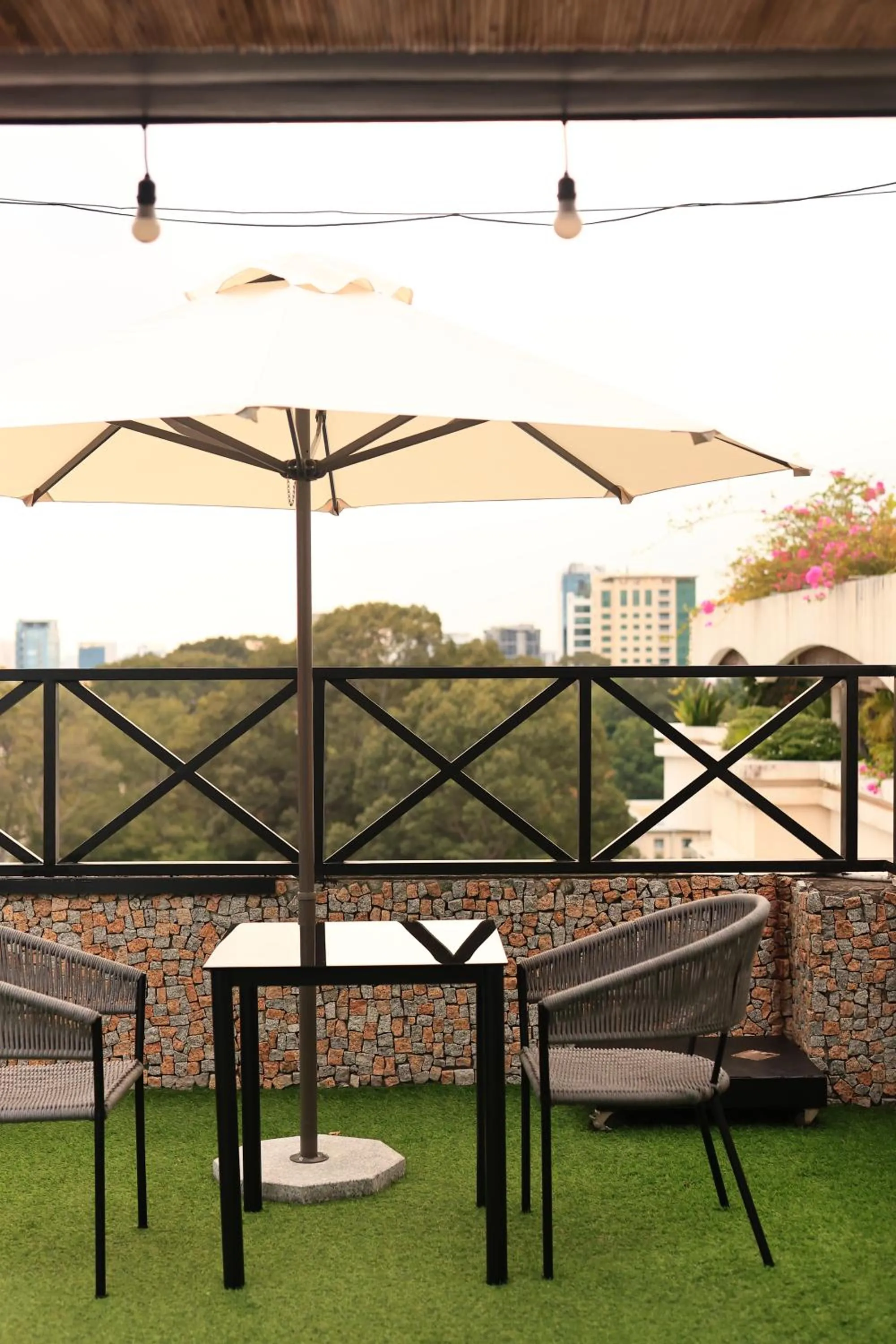 California Saigon Hotel & Rooftop Pool