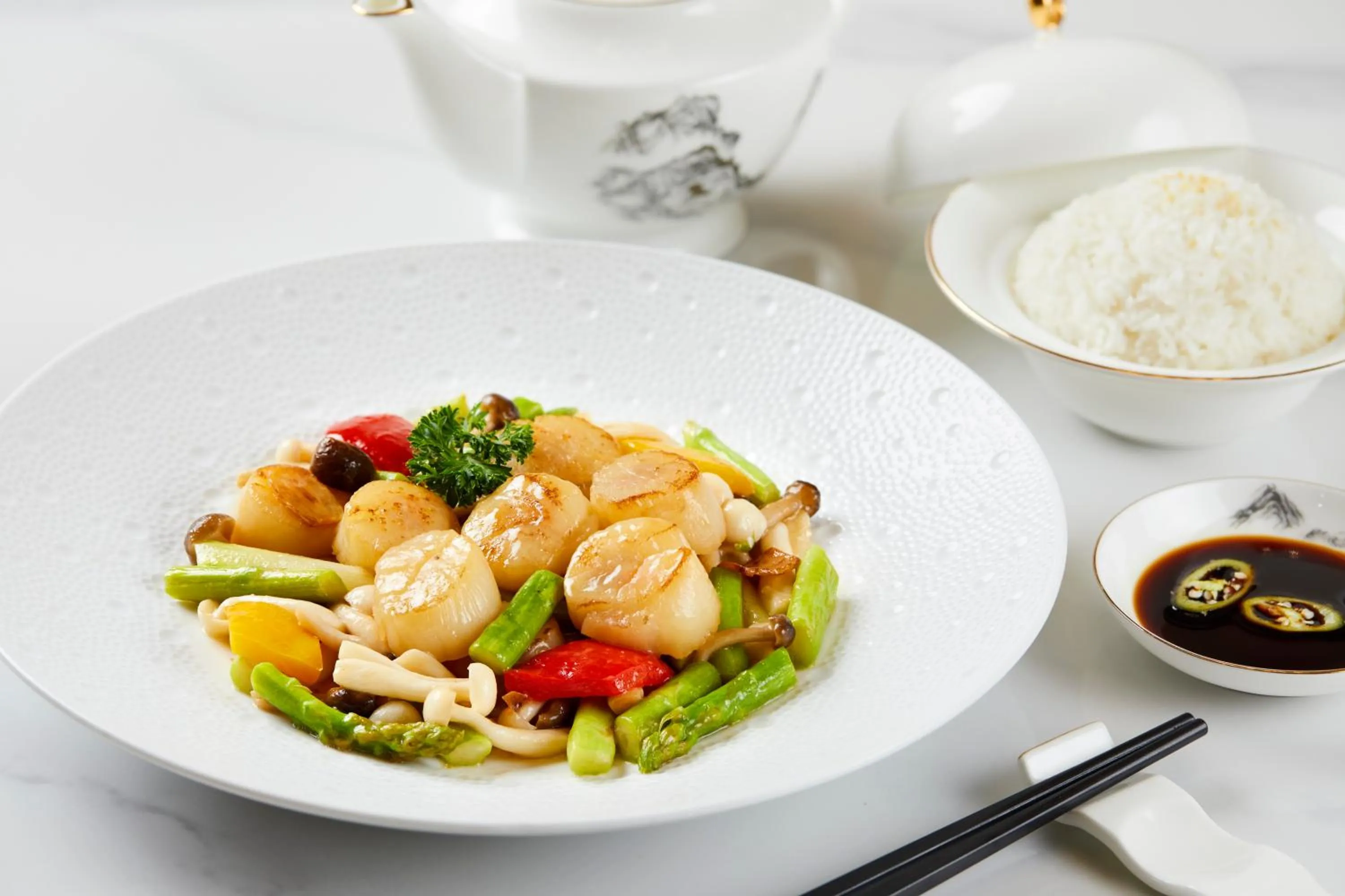 Restaurant/places to eat in California Saigon Hotel & Rooftop Pool