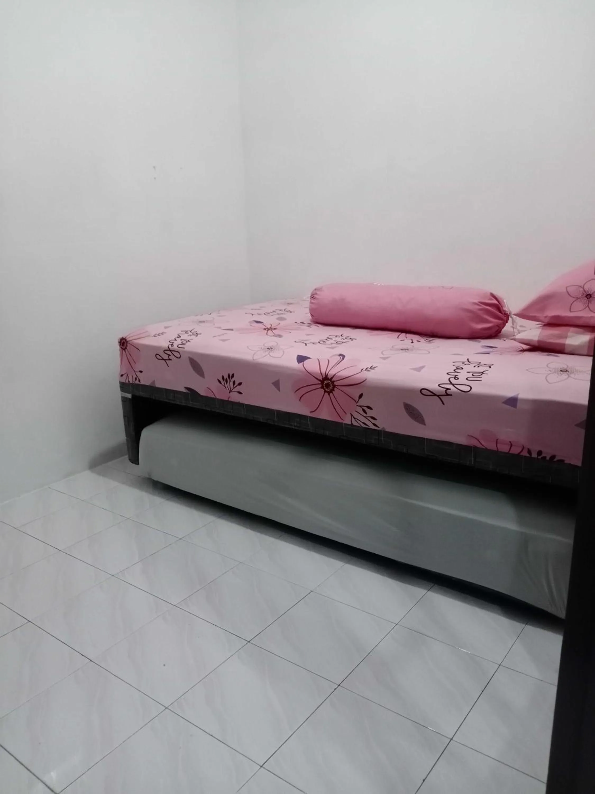 Bedroom in SPOT ON 91597 Sharie Homestay Syariah