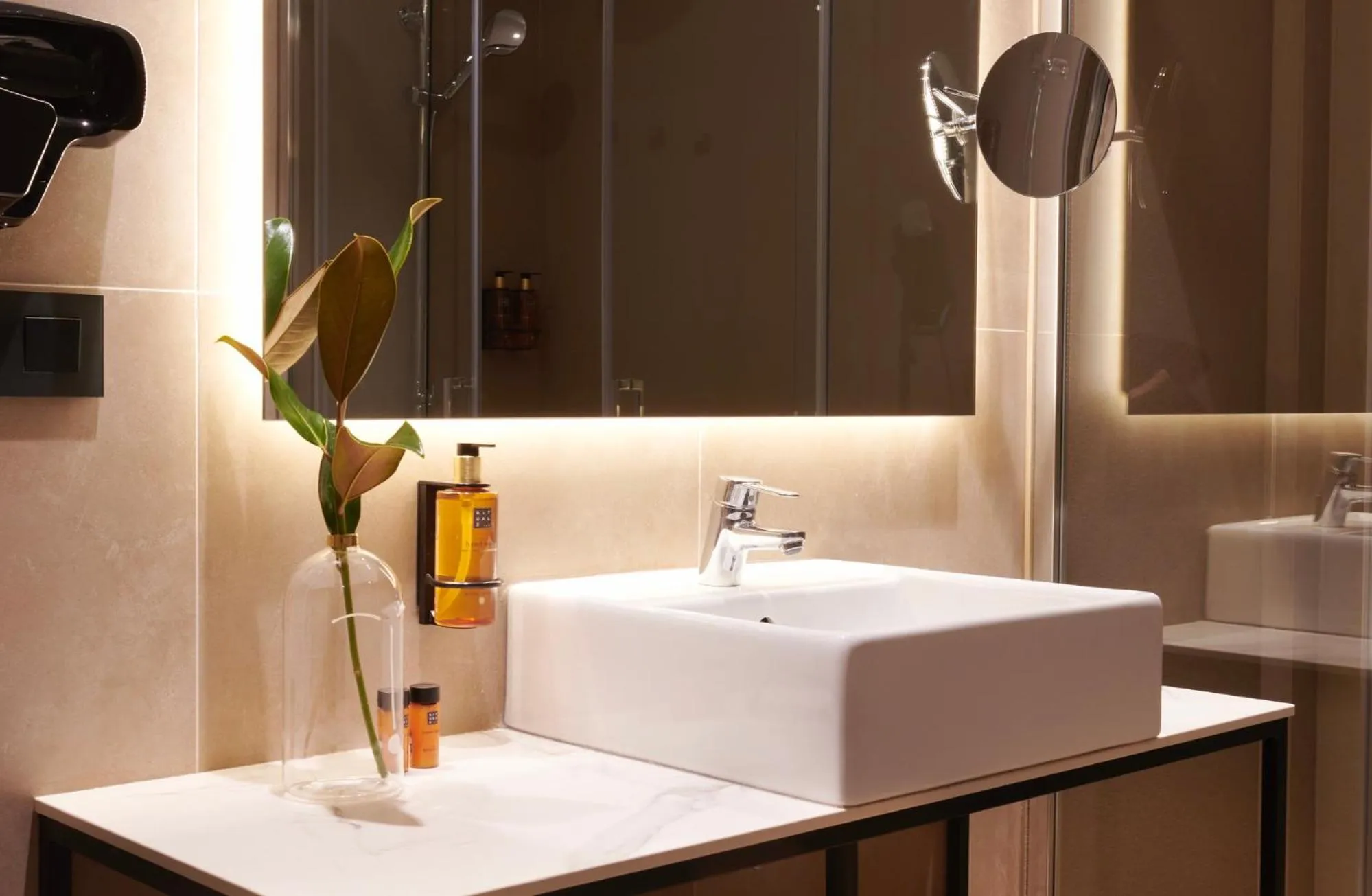 Bathroom in Acta Splendid