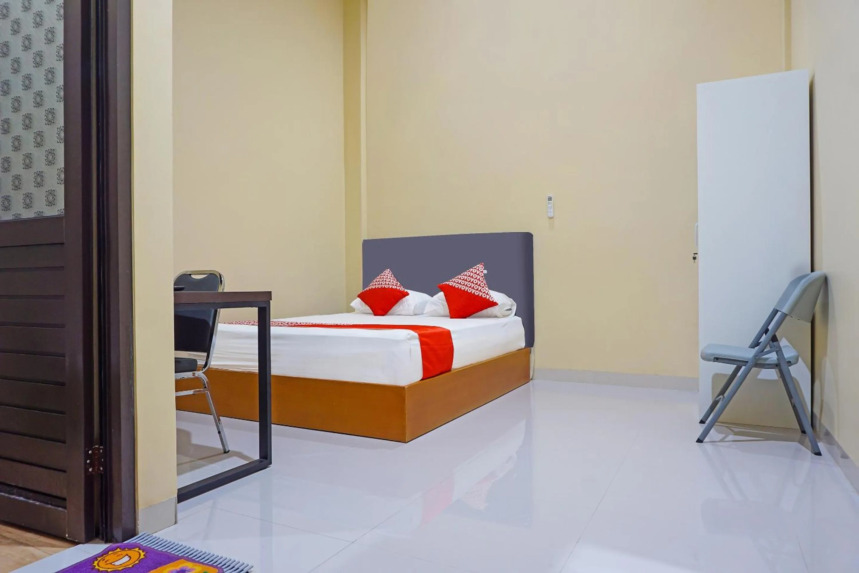 Bedroom, Bed in Hotel O Homestay Anitha Syariah Makassar