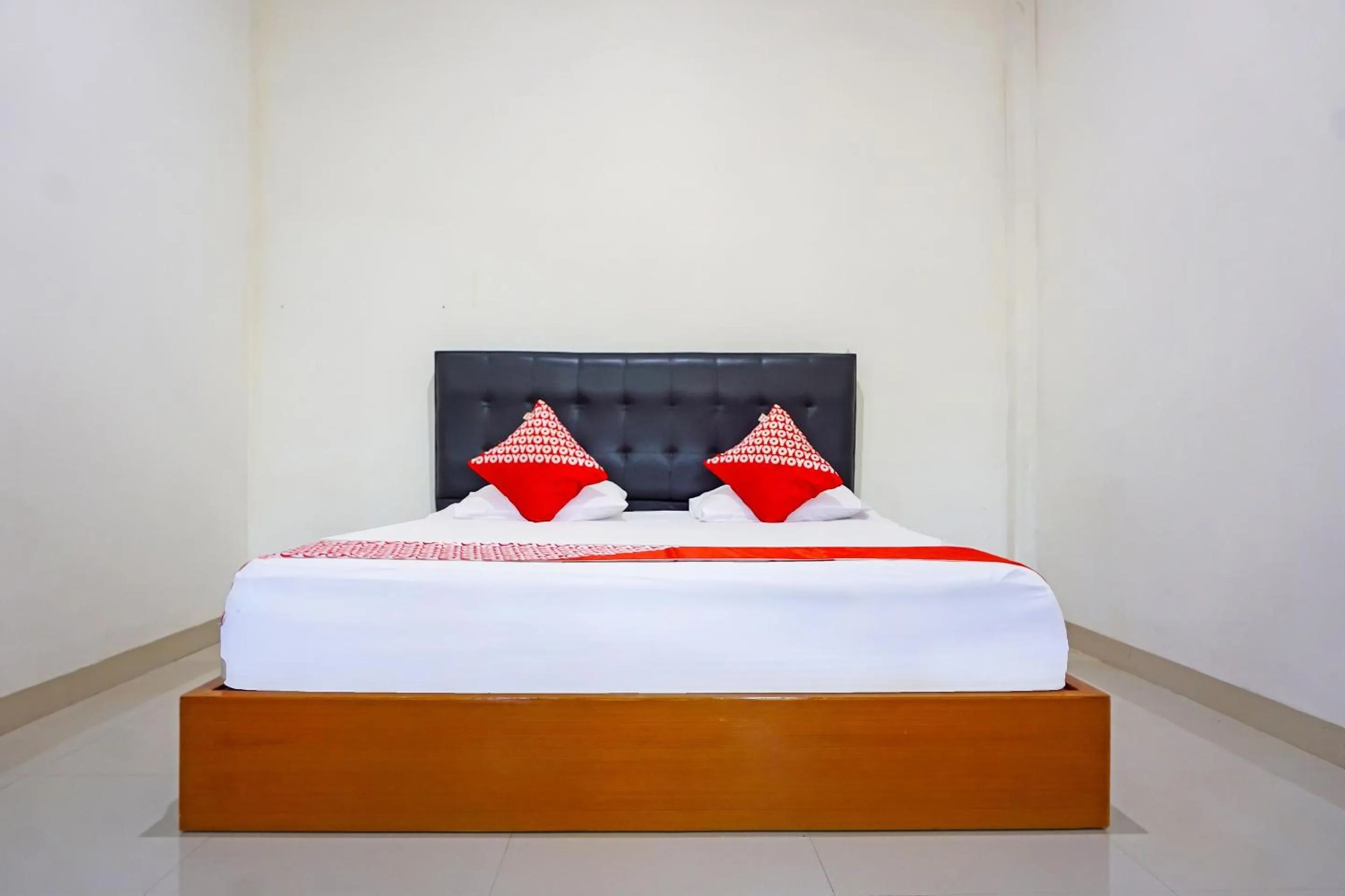 Bedroom, Bed in Hotel O Homestay Anitha Syariah Makassar