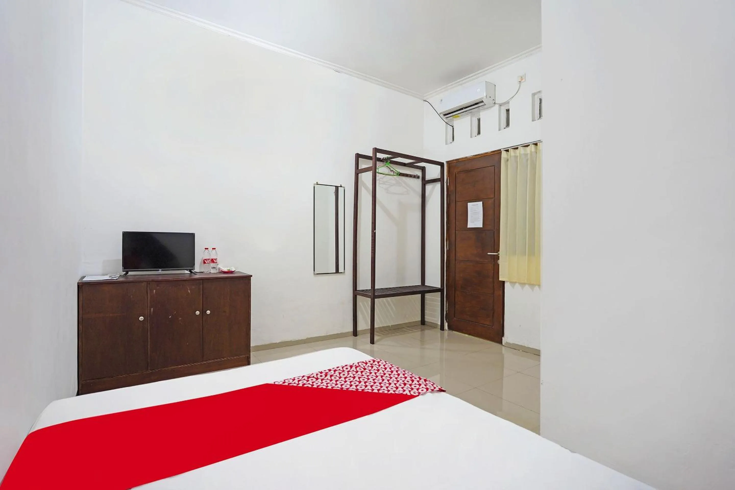 Bedroom, Bed in OYO Life 91670 Mannsur Homestay Syariah