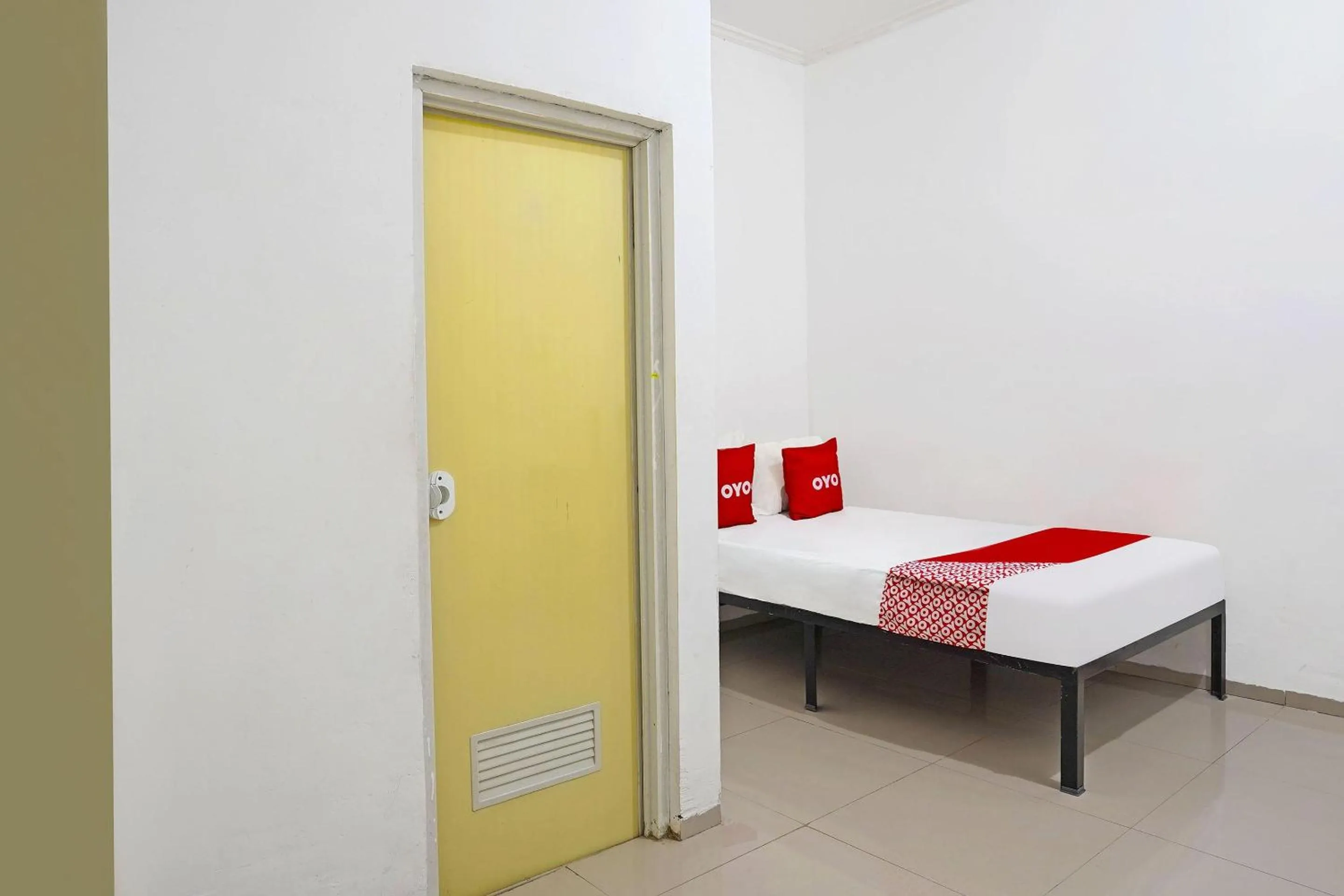 Bedroom, Bed in OYO Life 91670 Mannsur Homestay Syariah