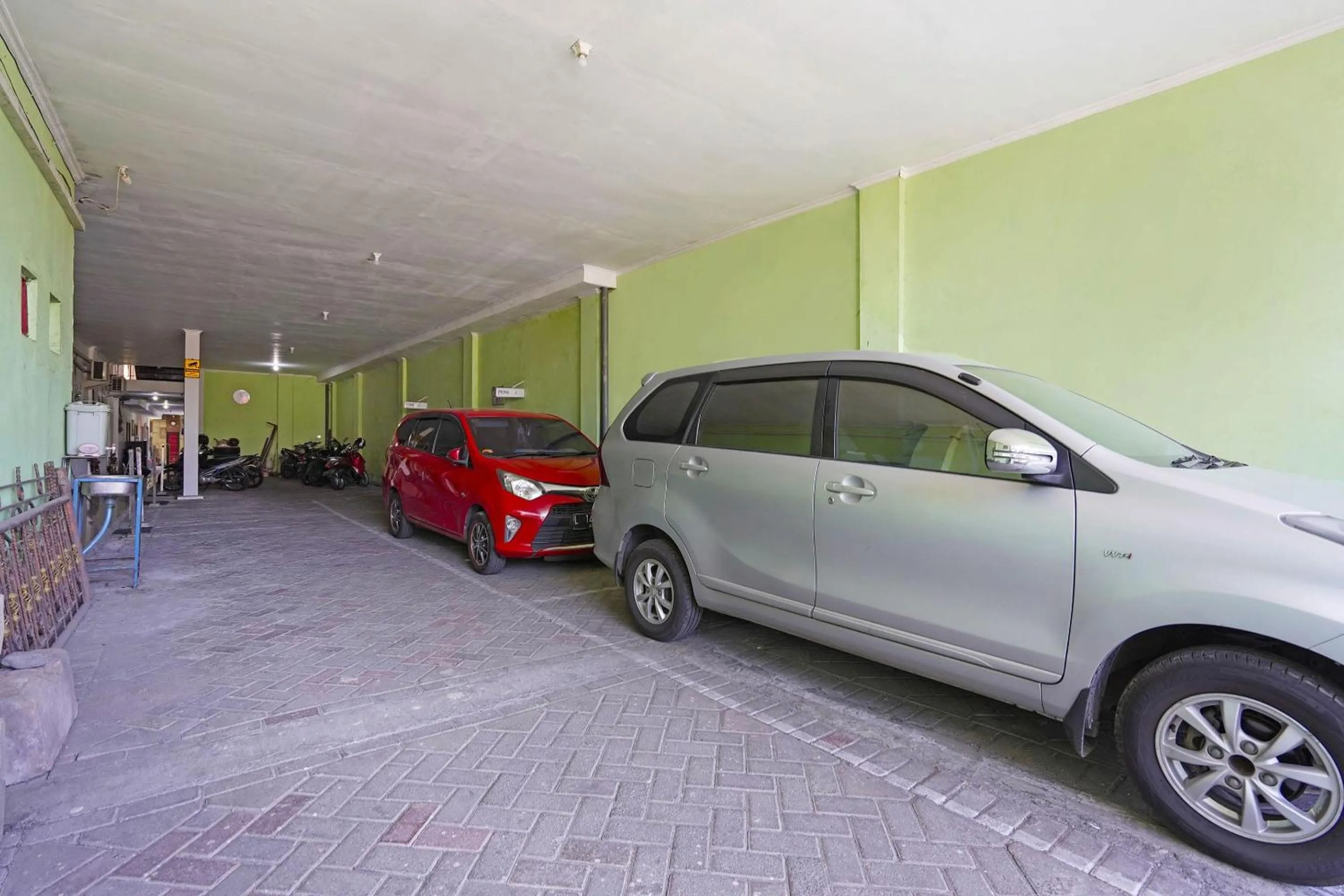 Facade/entrance in OYO Life 91670 Mannsur Homestay Syariah