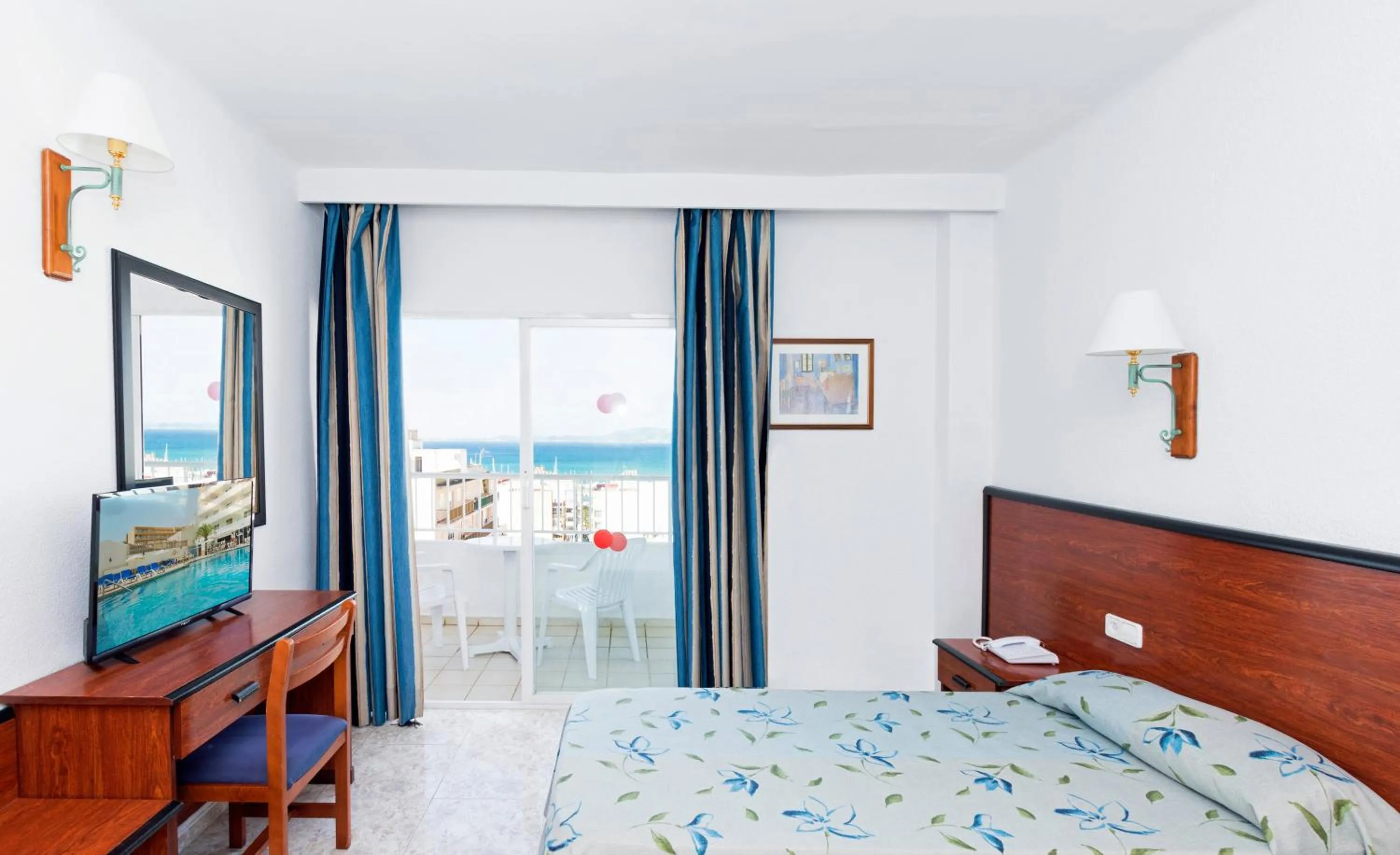 Photo of the whole room, Bed in HSM Reina del Mar