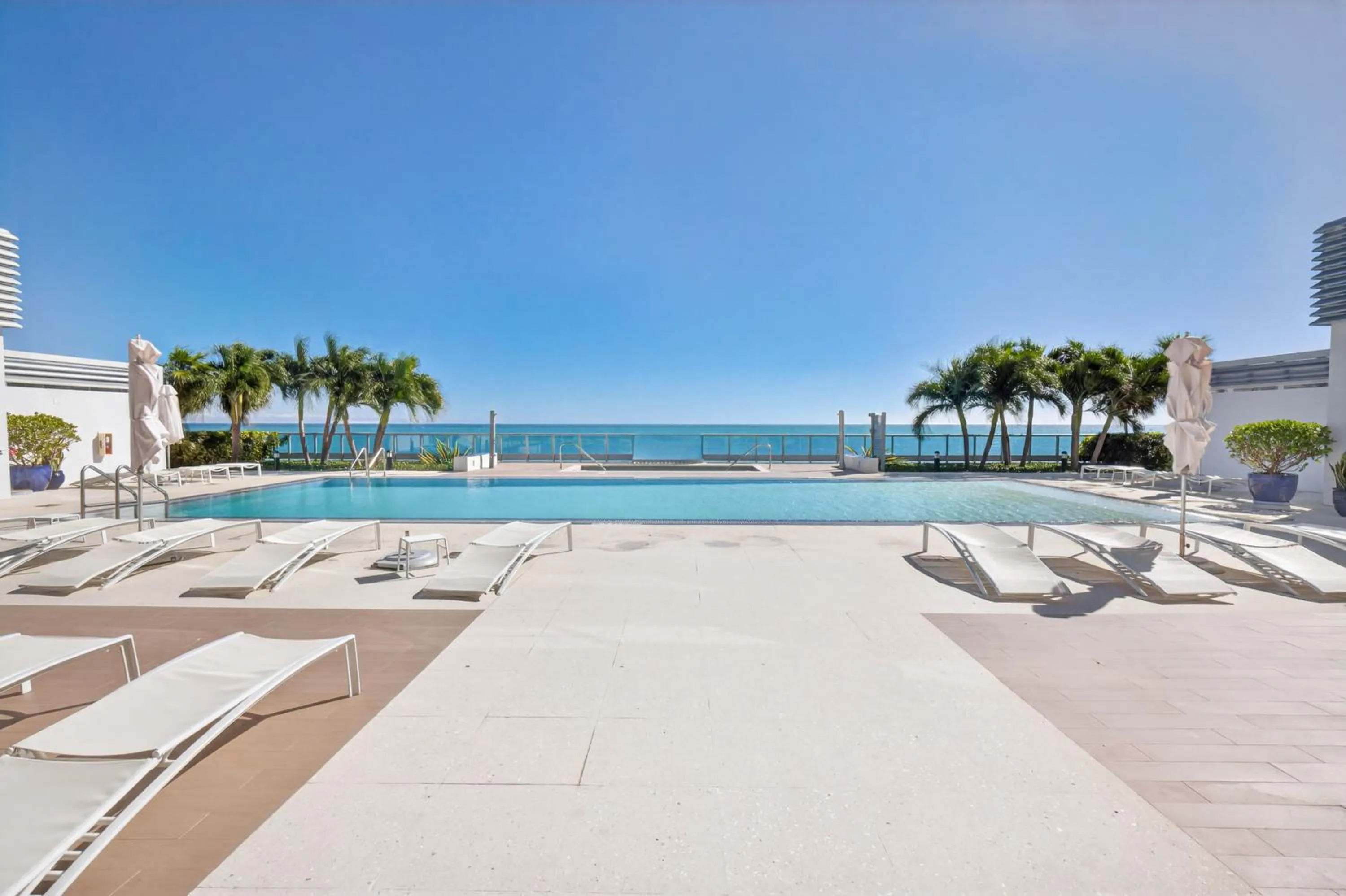 Swimming pool in Monte Carlo by Miami Vacations