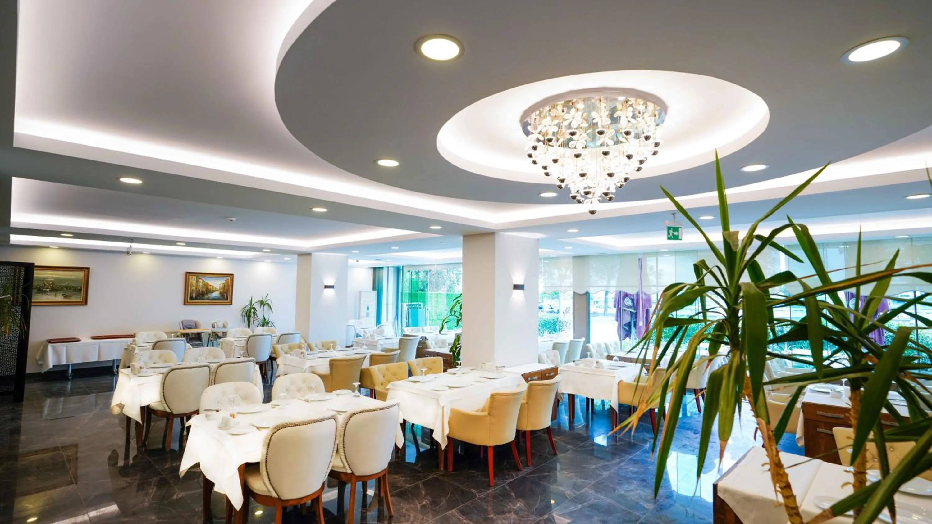 Restaurant/places to eat in AURA MARINA HOTEL