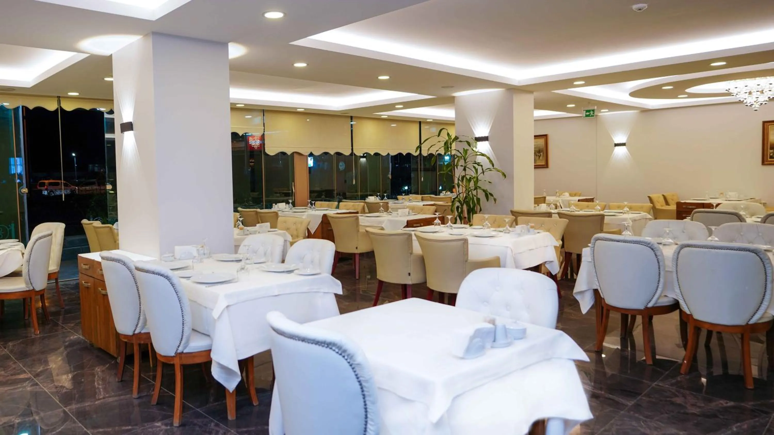 Restaurant/places to eat in AURA MARINA HOTEL