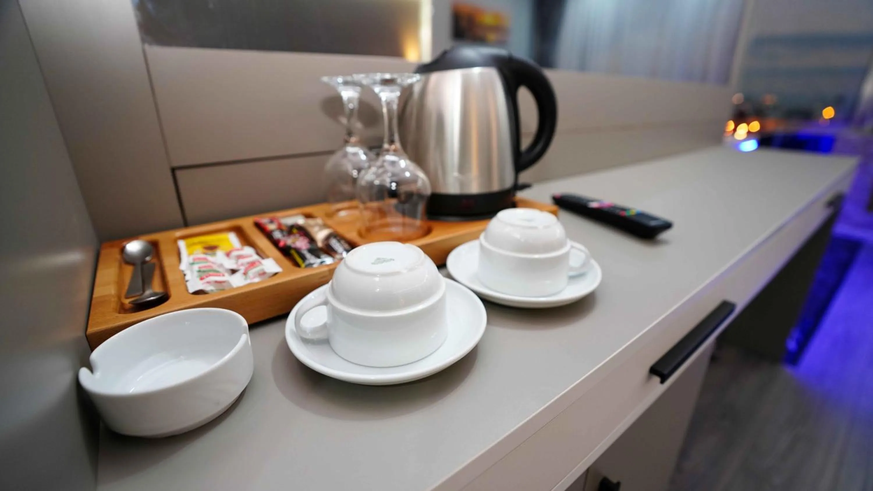 Coffee/tea facilities in AURA MARINA HOTEL