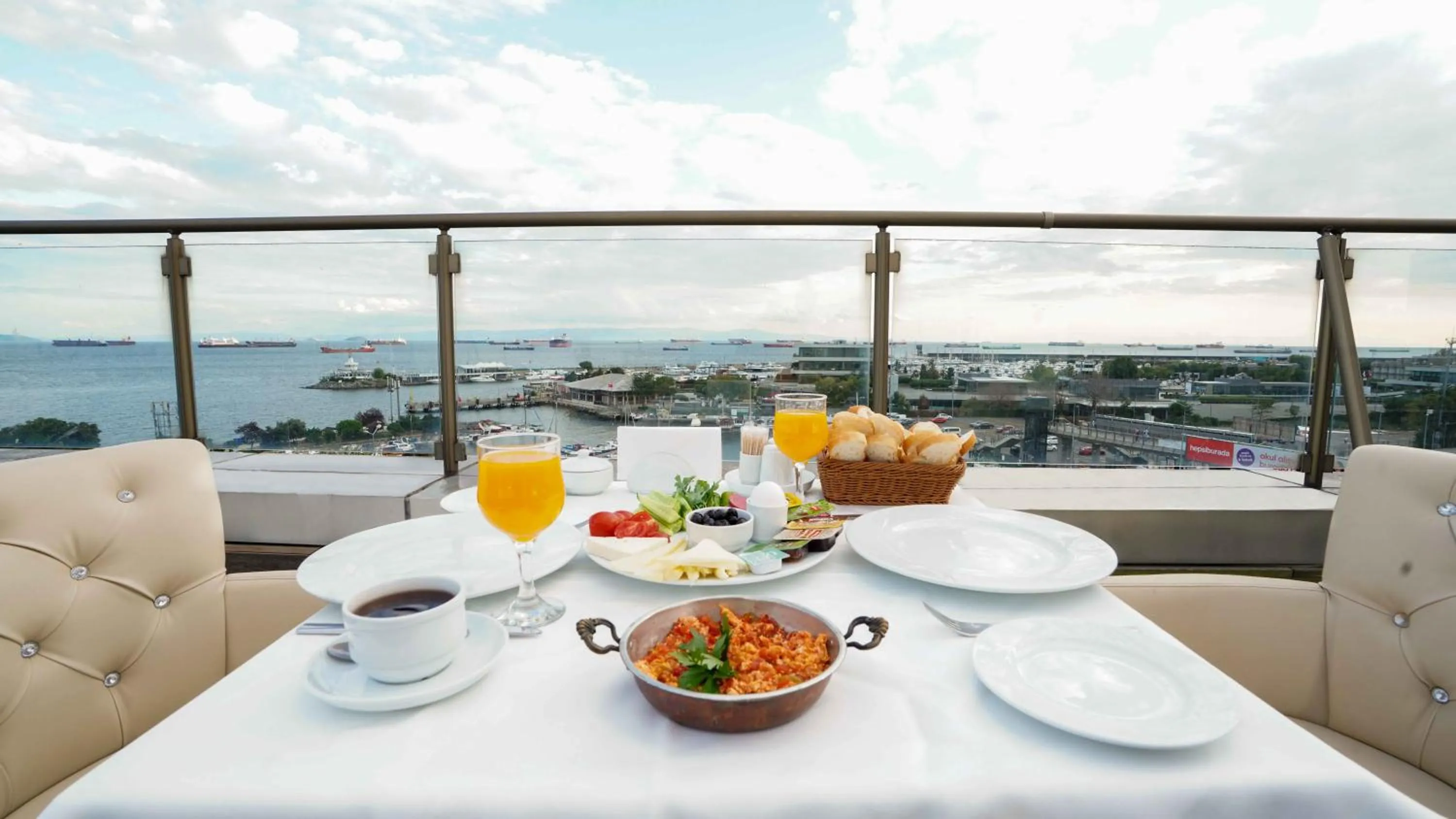 Breakfast in AURA MARINA HOTEL