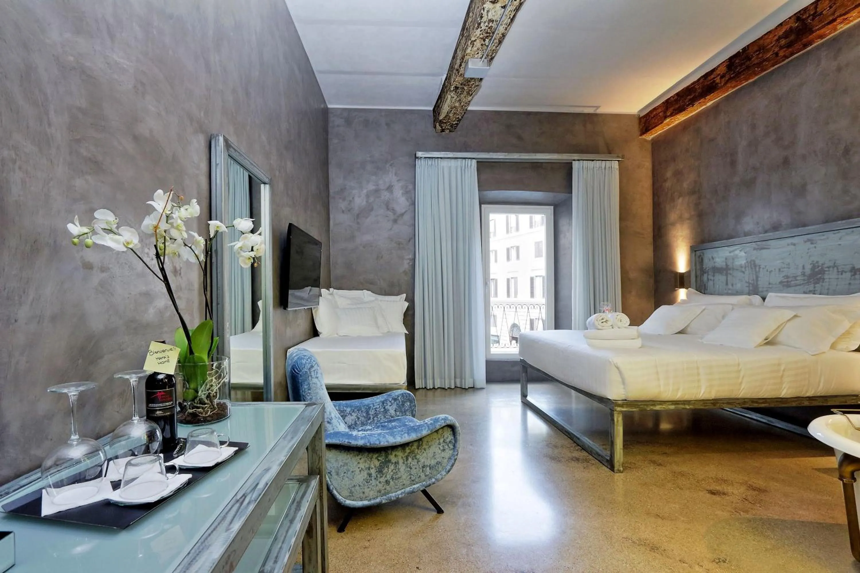 Photo of the whole room, Bed in Mama's Home Rome