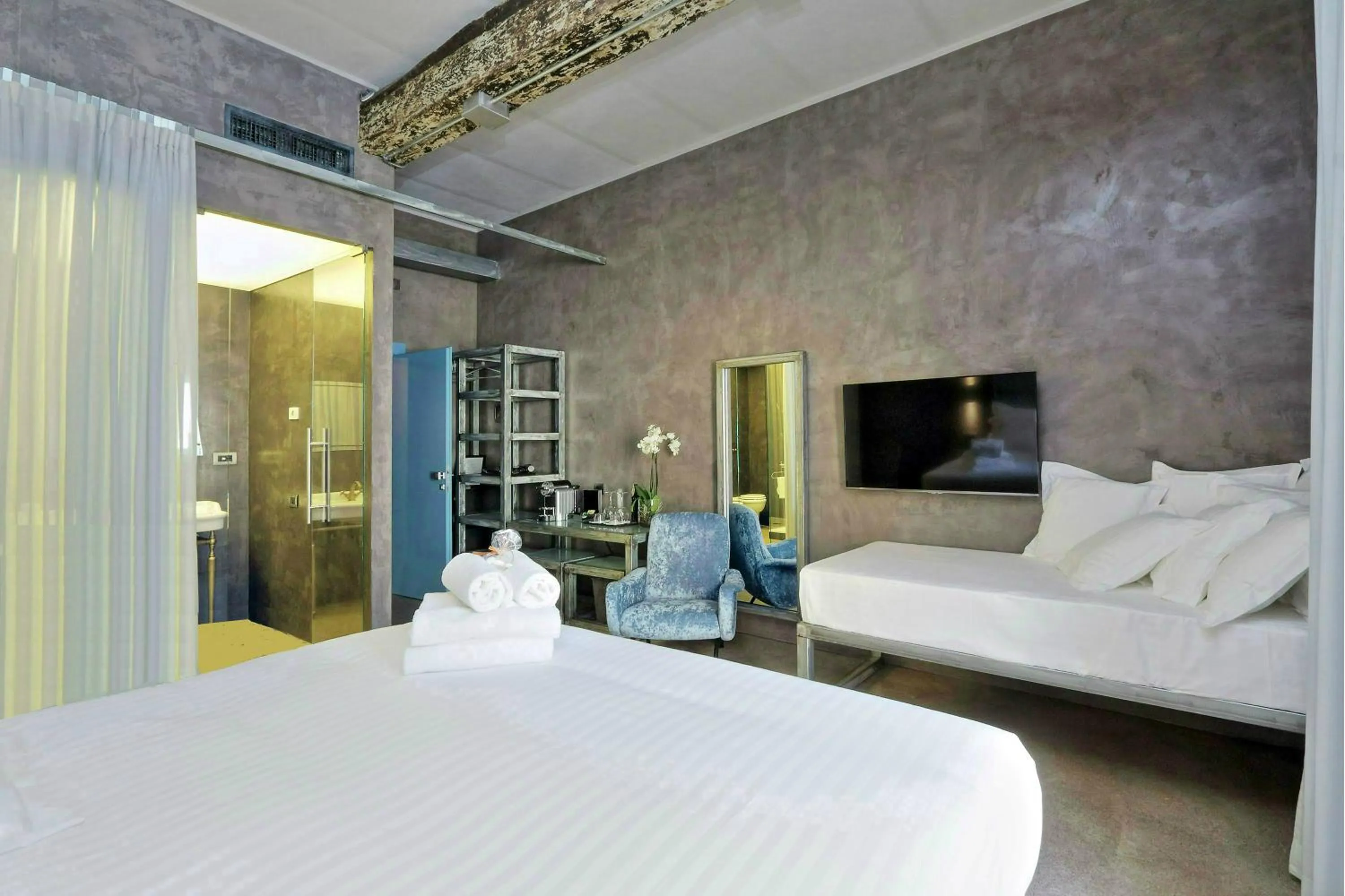 Bed in Mama's Home Rome