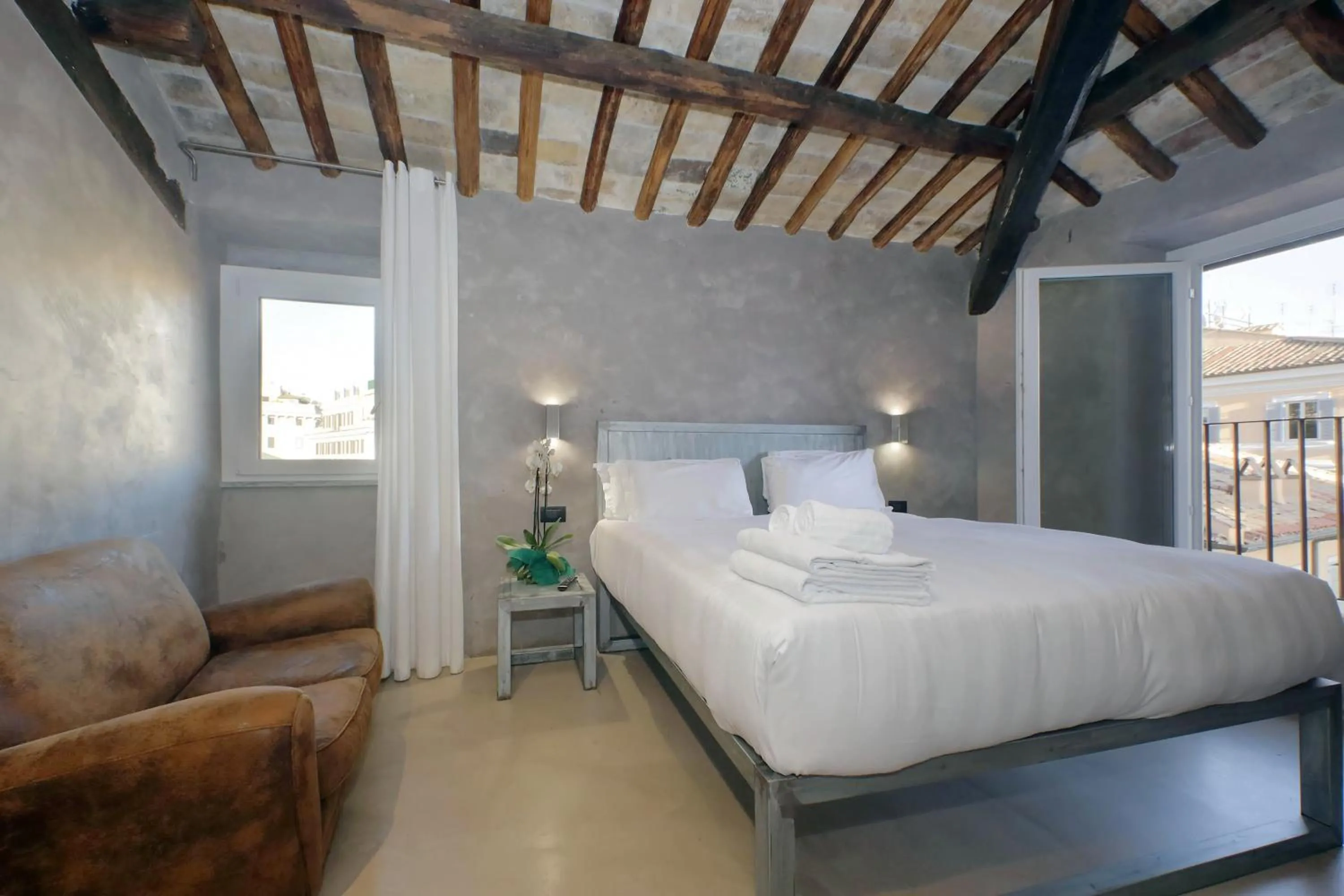 Bed in Mama's Home Rome