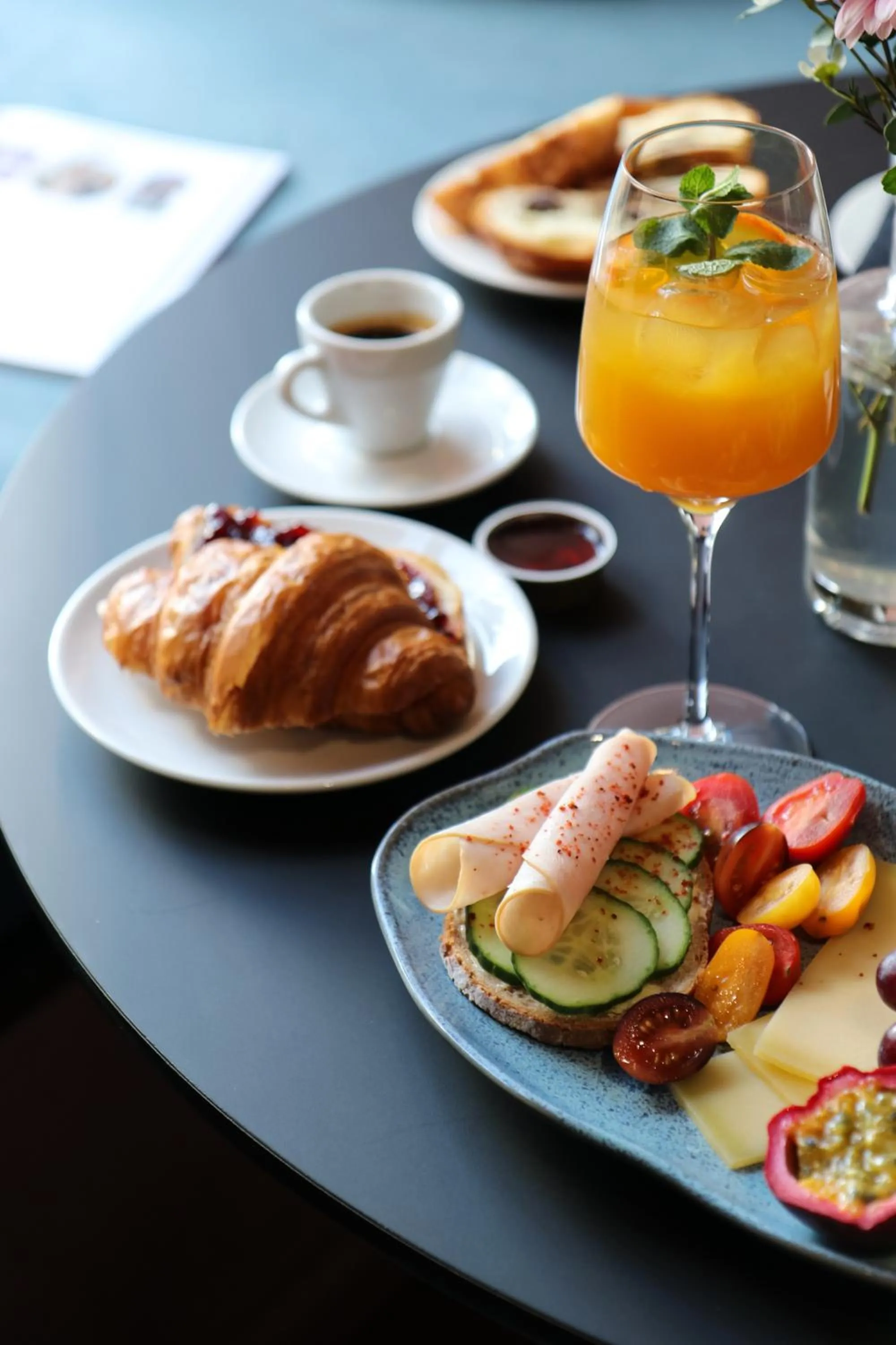 Continental breakfast in VISIONAPARTMENTS Brandschenkestrasse