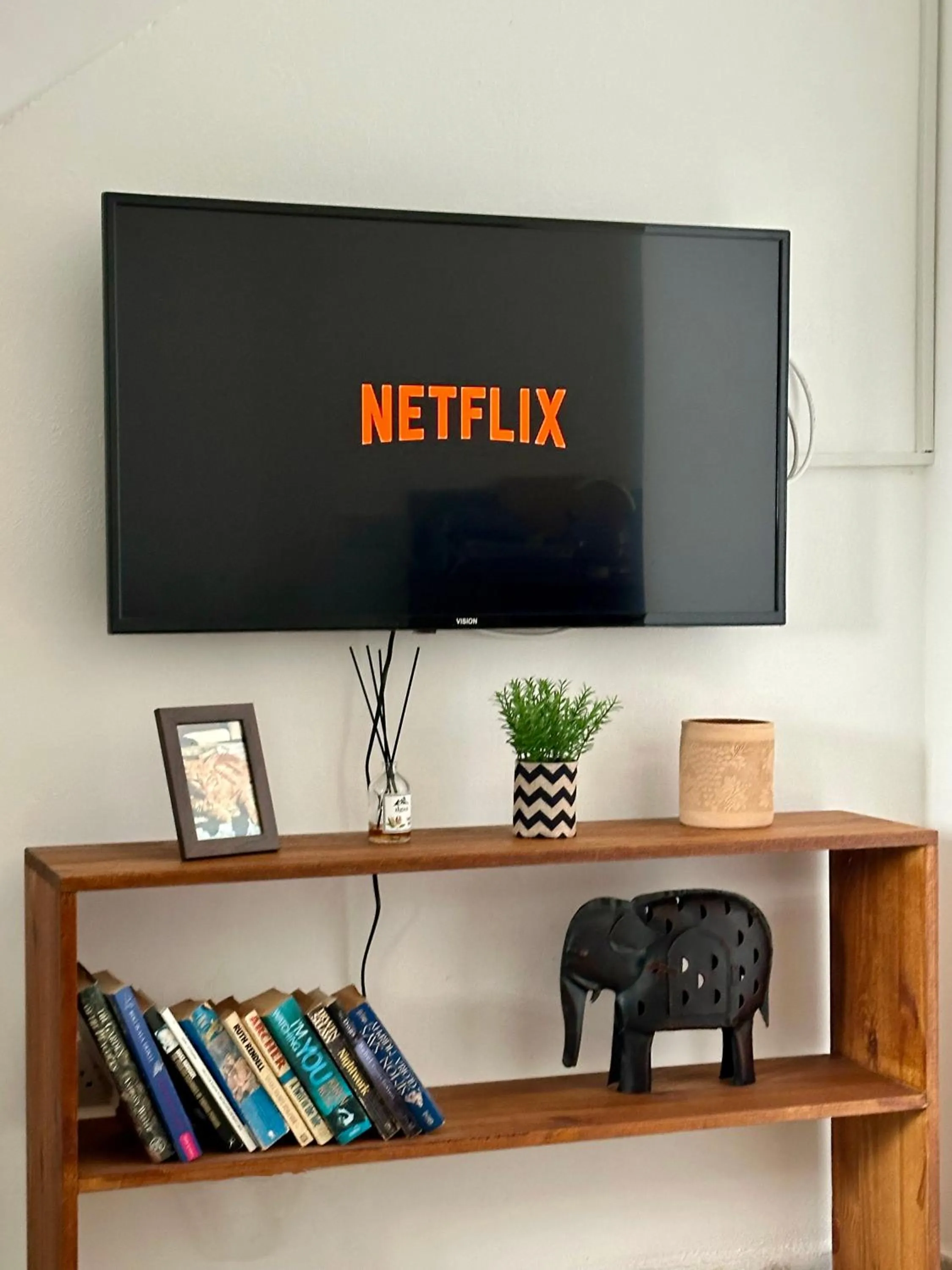 Library in Sunside Inn Hotel