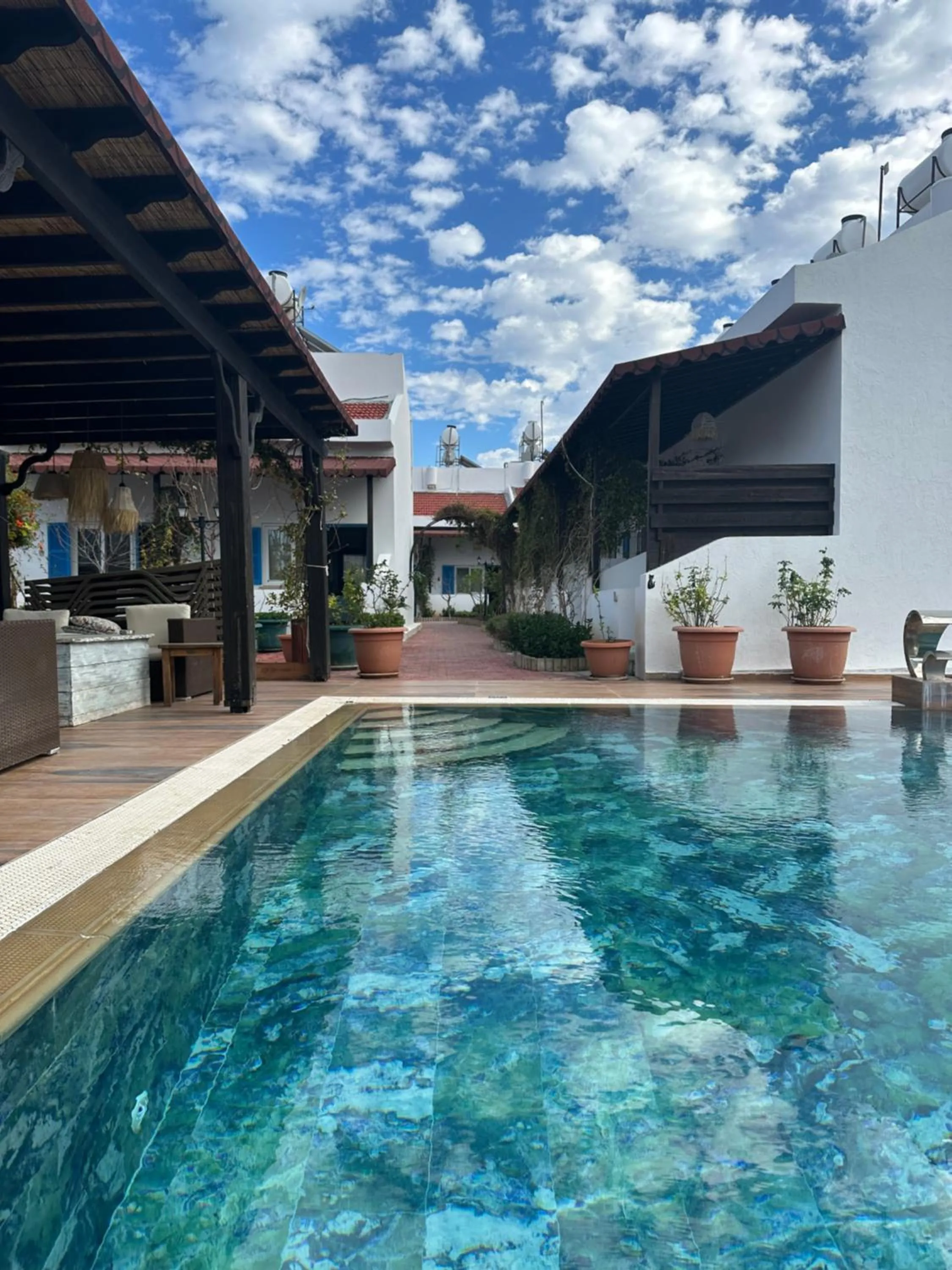 Property building in Sunside Inn Hotel