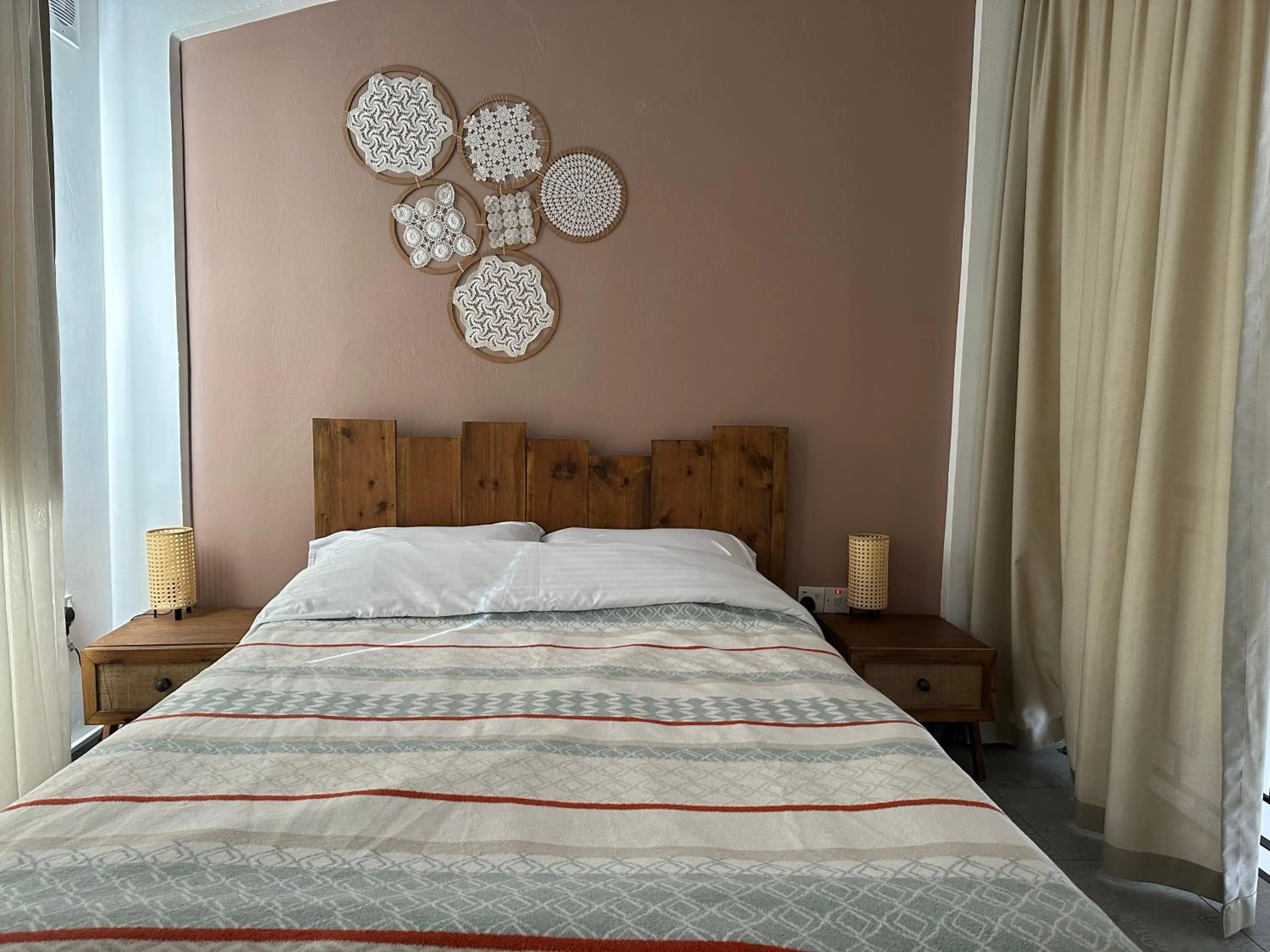 Bed in Sunside Inn Hotel