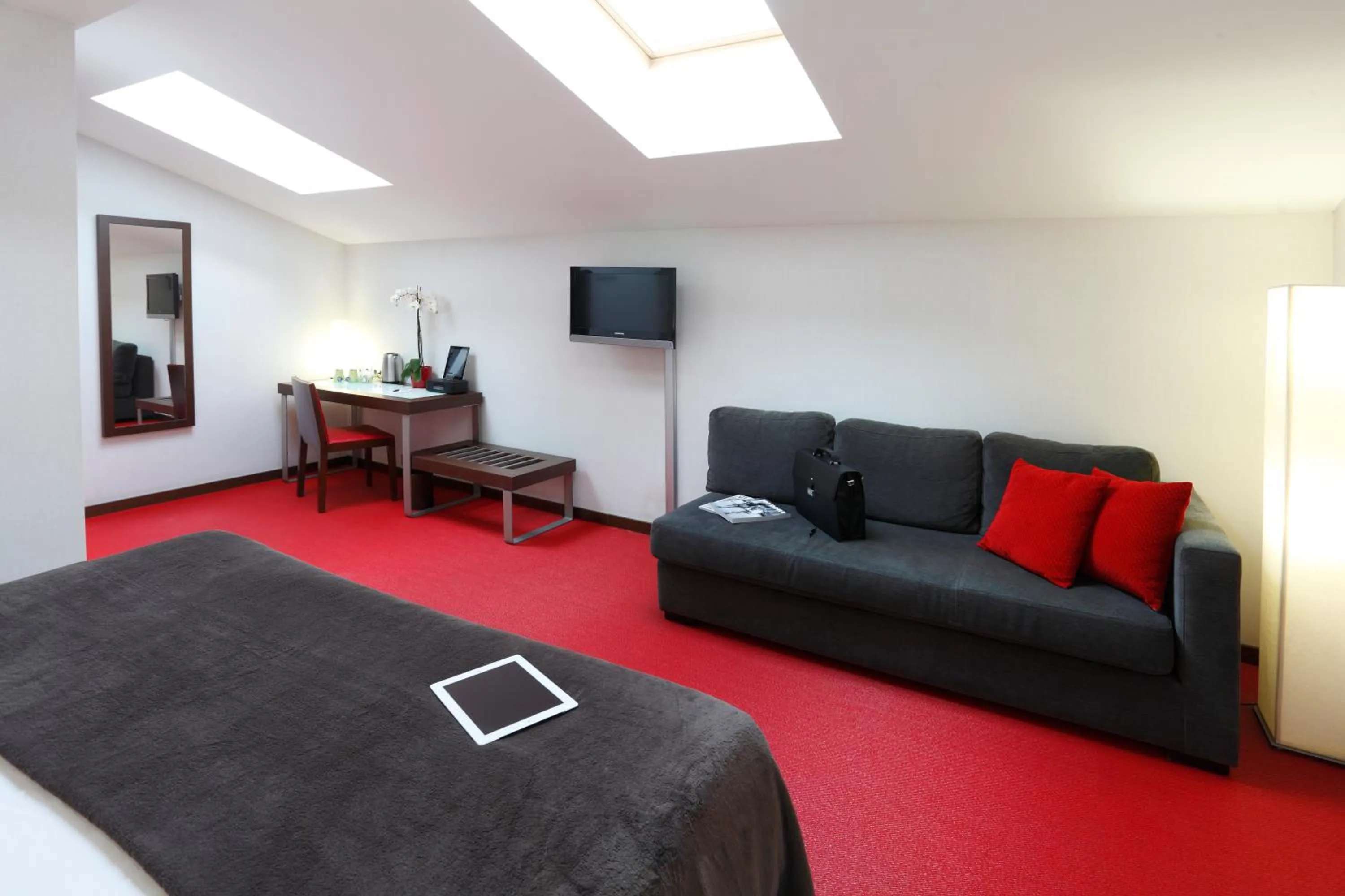 Photo of the whole room, Bed in Ciutat de Girona