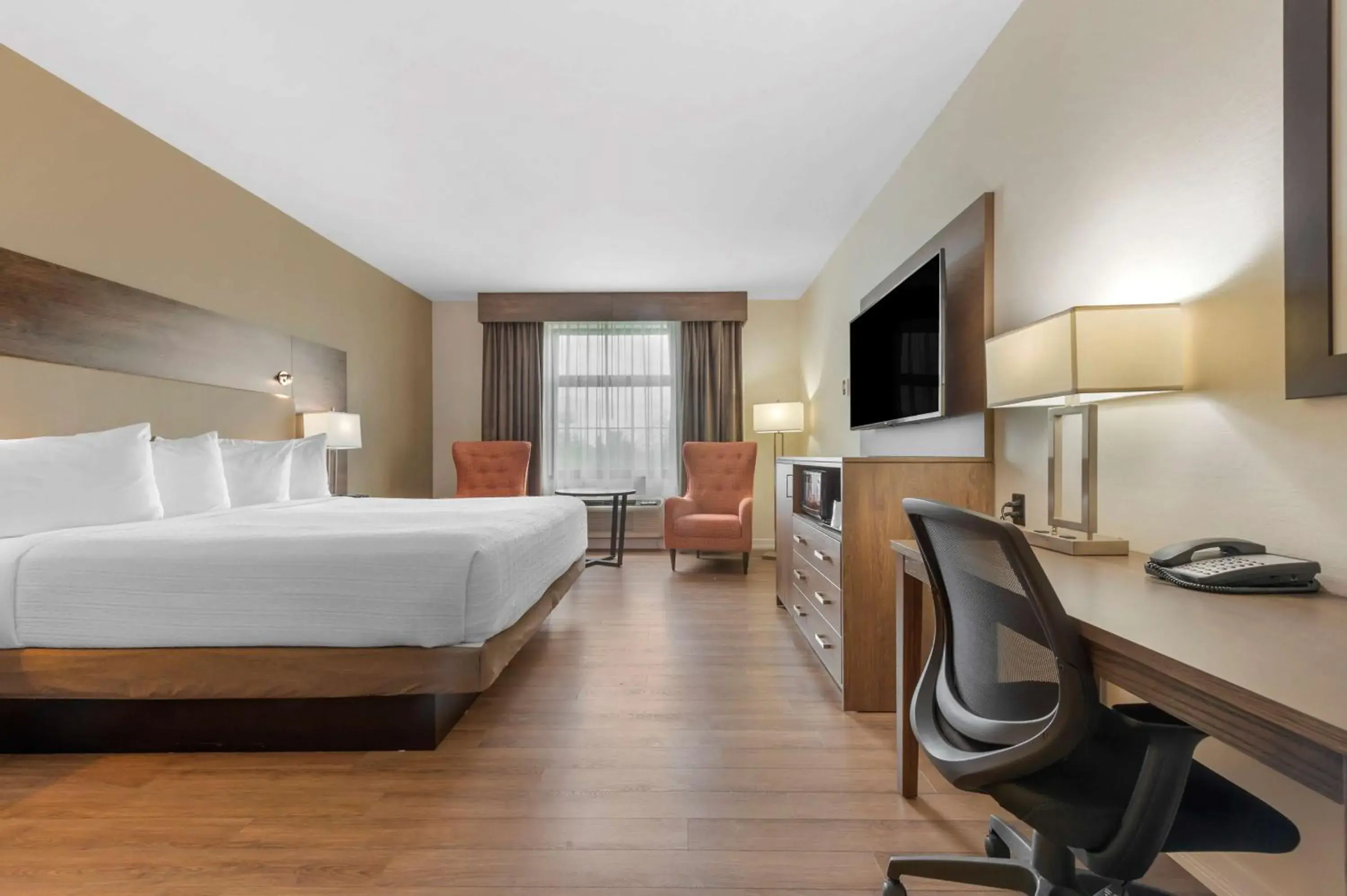 King Room - Non Smoking in Best Western Plus Perth Parkside Inn & Spa King Room - Non Smoking in Best Western Plus Perth Parkside Inn & Spa