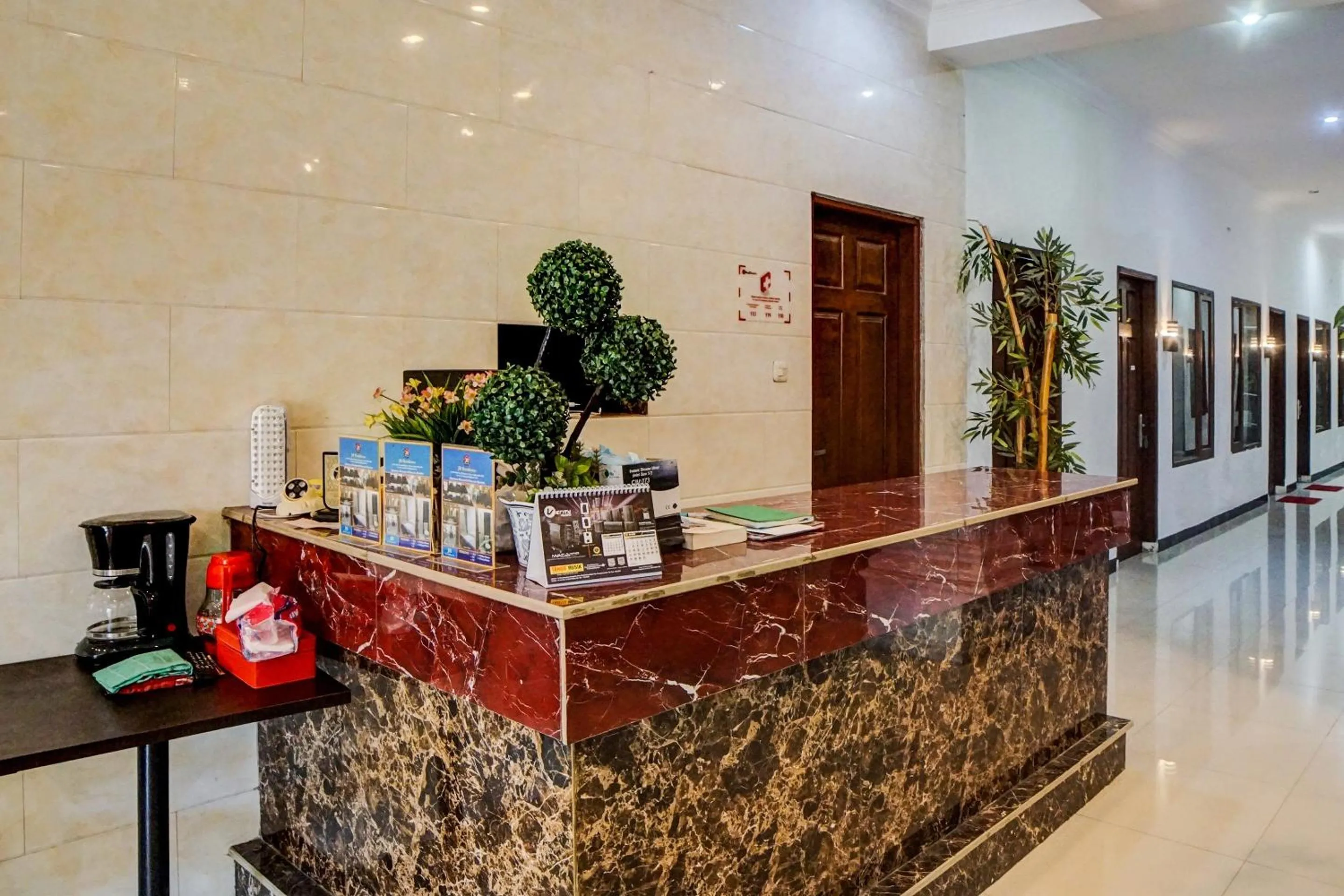 Lobby or reception in Hotel O Jr Residence Syariah