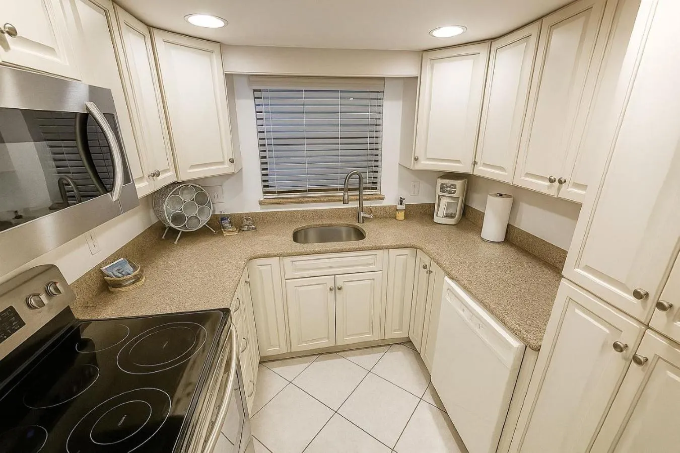 Coffee/tea facilities in Welcome to Oasis #21 Your Coastal Retreat in Daytona Beach Shores-Walk To The Beach
