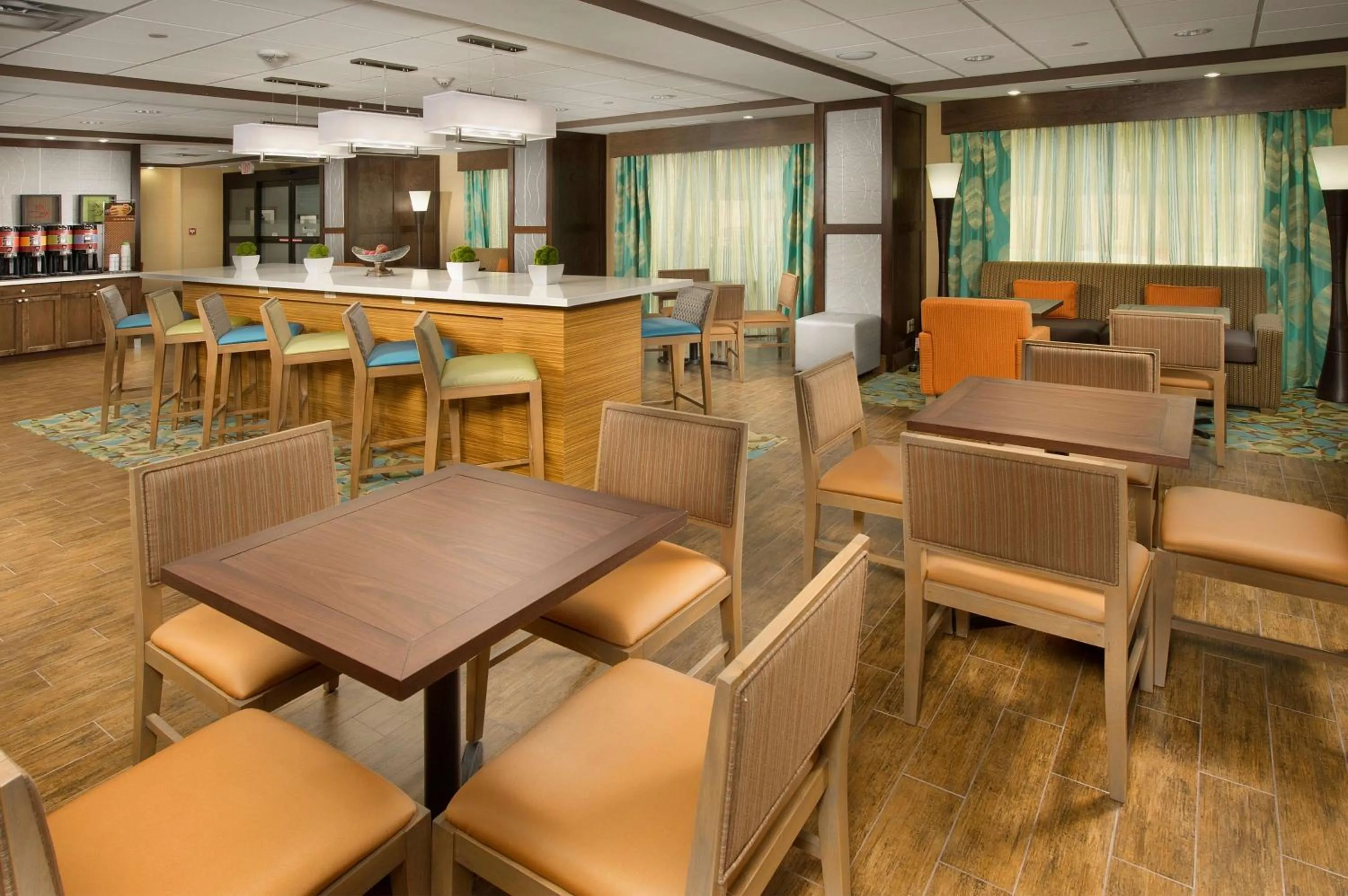 Dining area in Hampton Inn Lake Charles