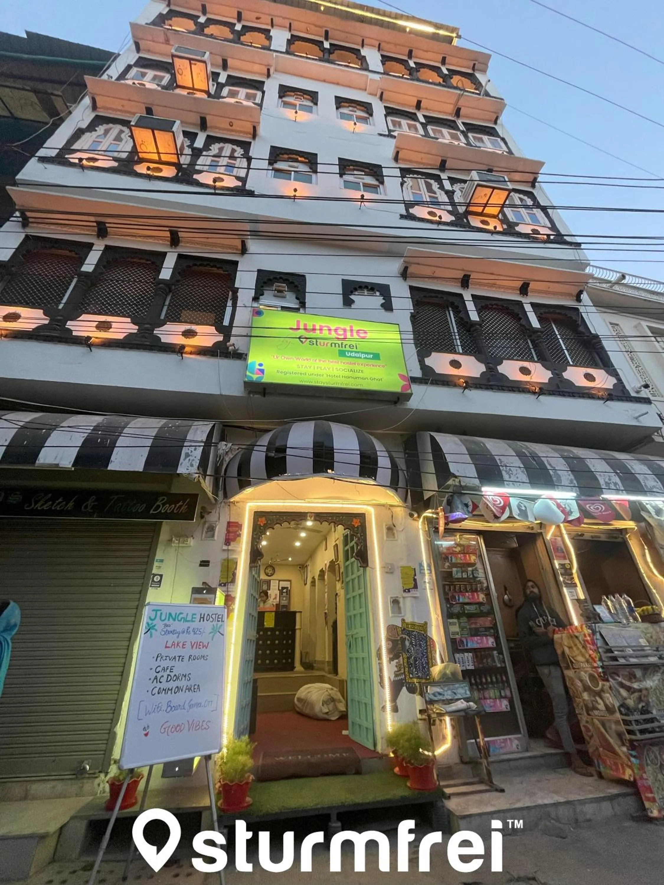 Facade/entrance in Jungle by sturmfrei Udaipur