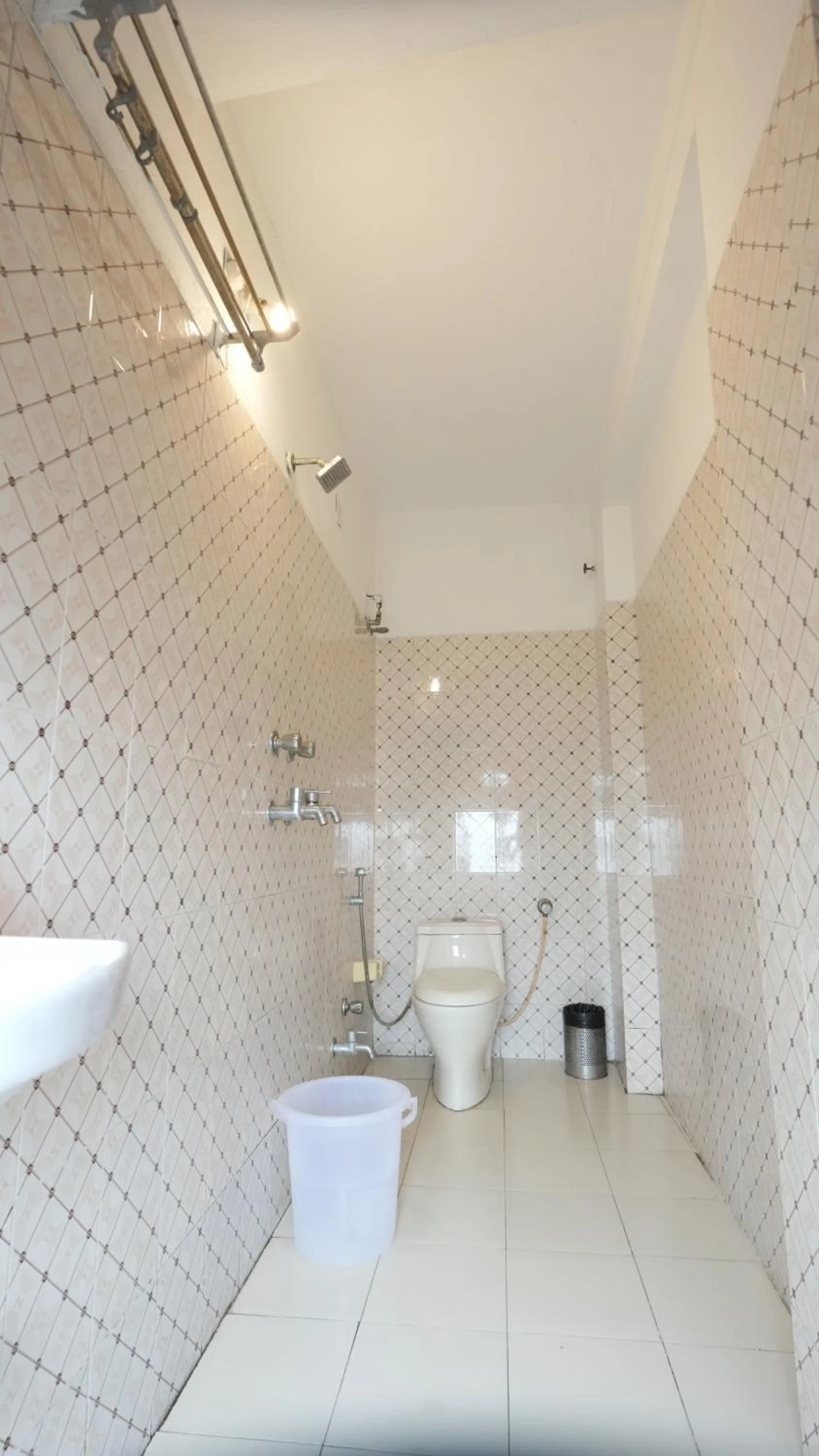 Bathroom in Jungle by sturmfrei Udaipur