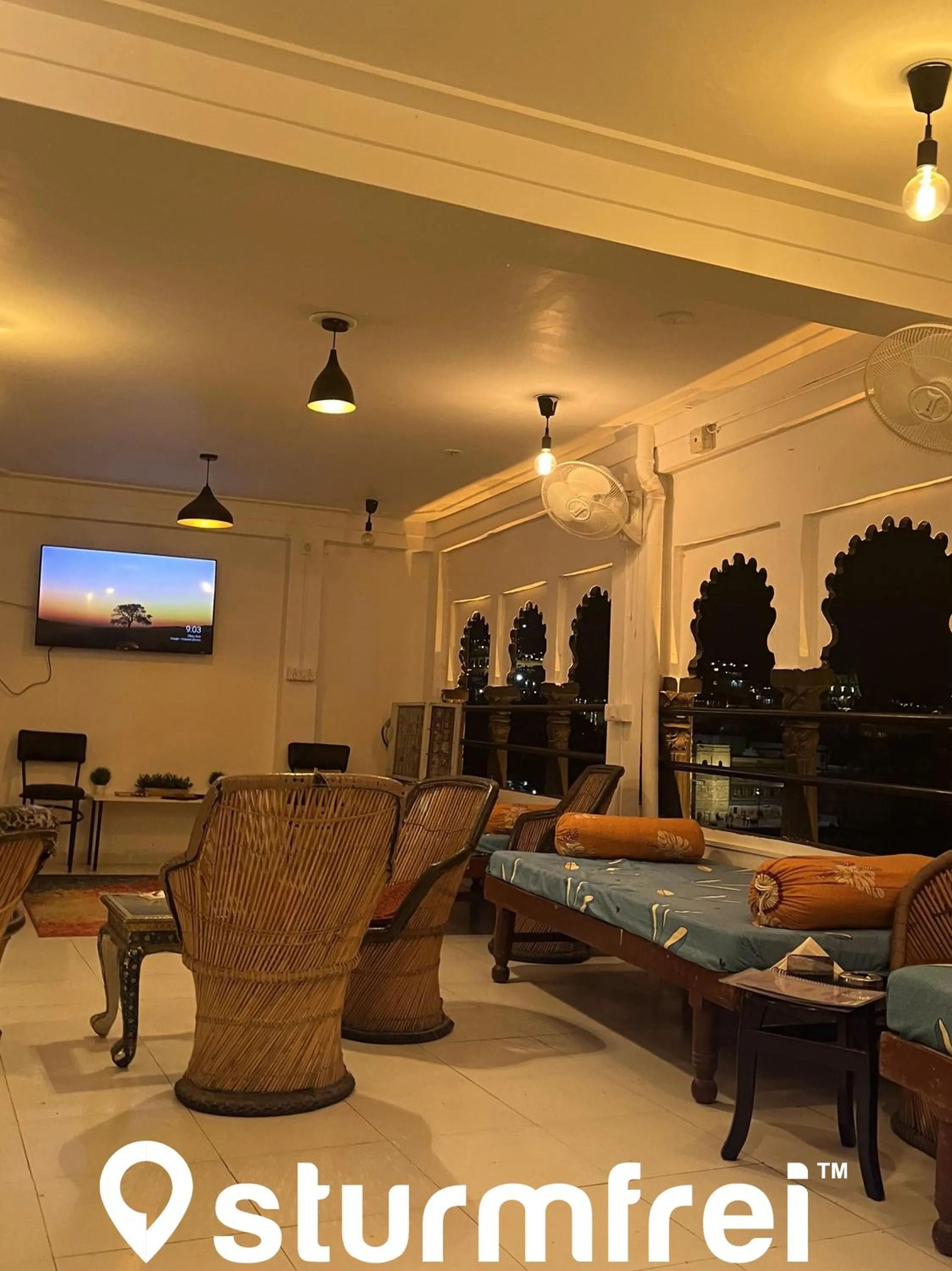 Lounge or bar in Jungle by sturmfrei Udaipur