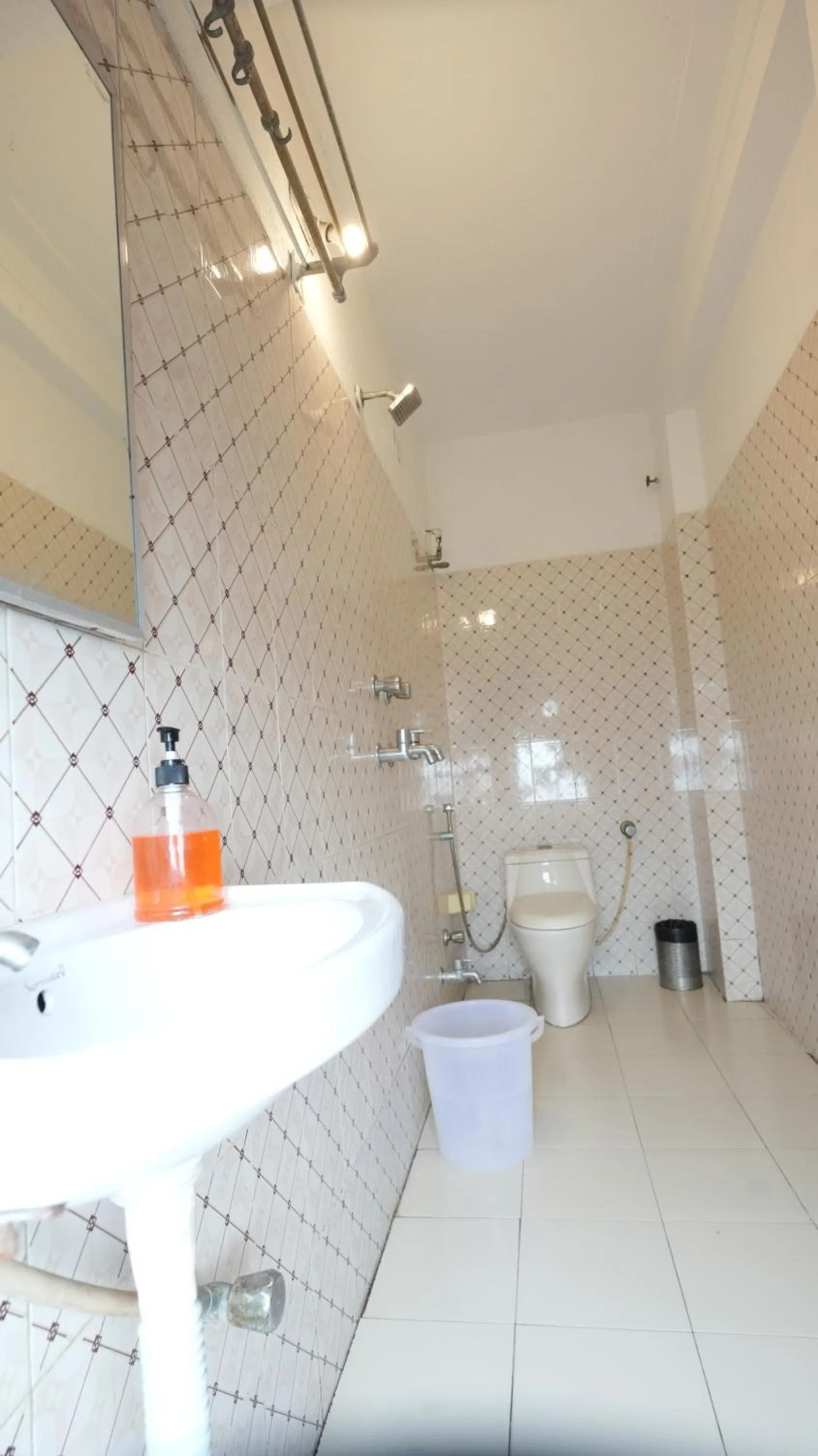 Bathroom in Jungle by sturmfrei Udaipur