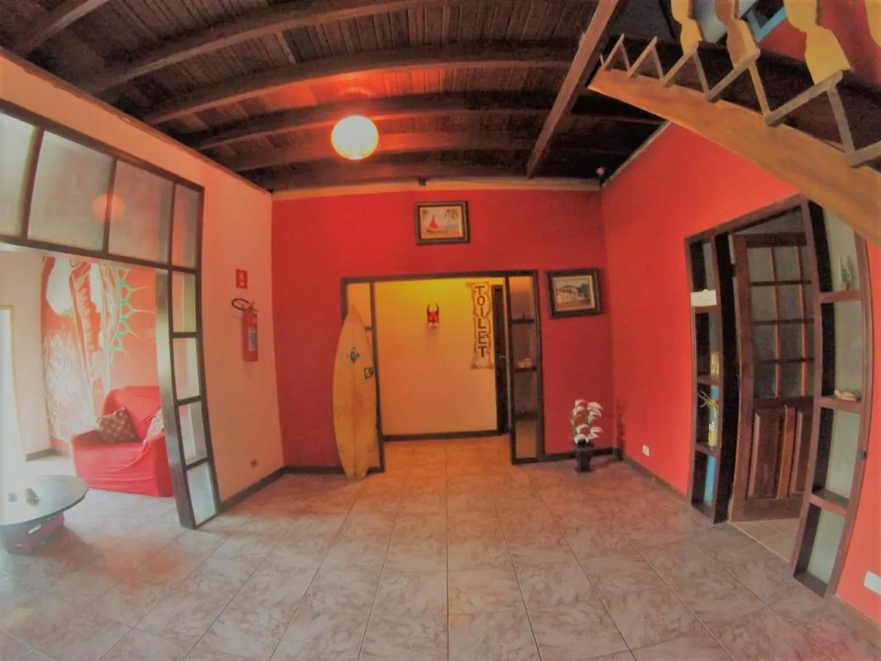 Communal lounge/ TV room in Vibe Hostel Paraty