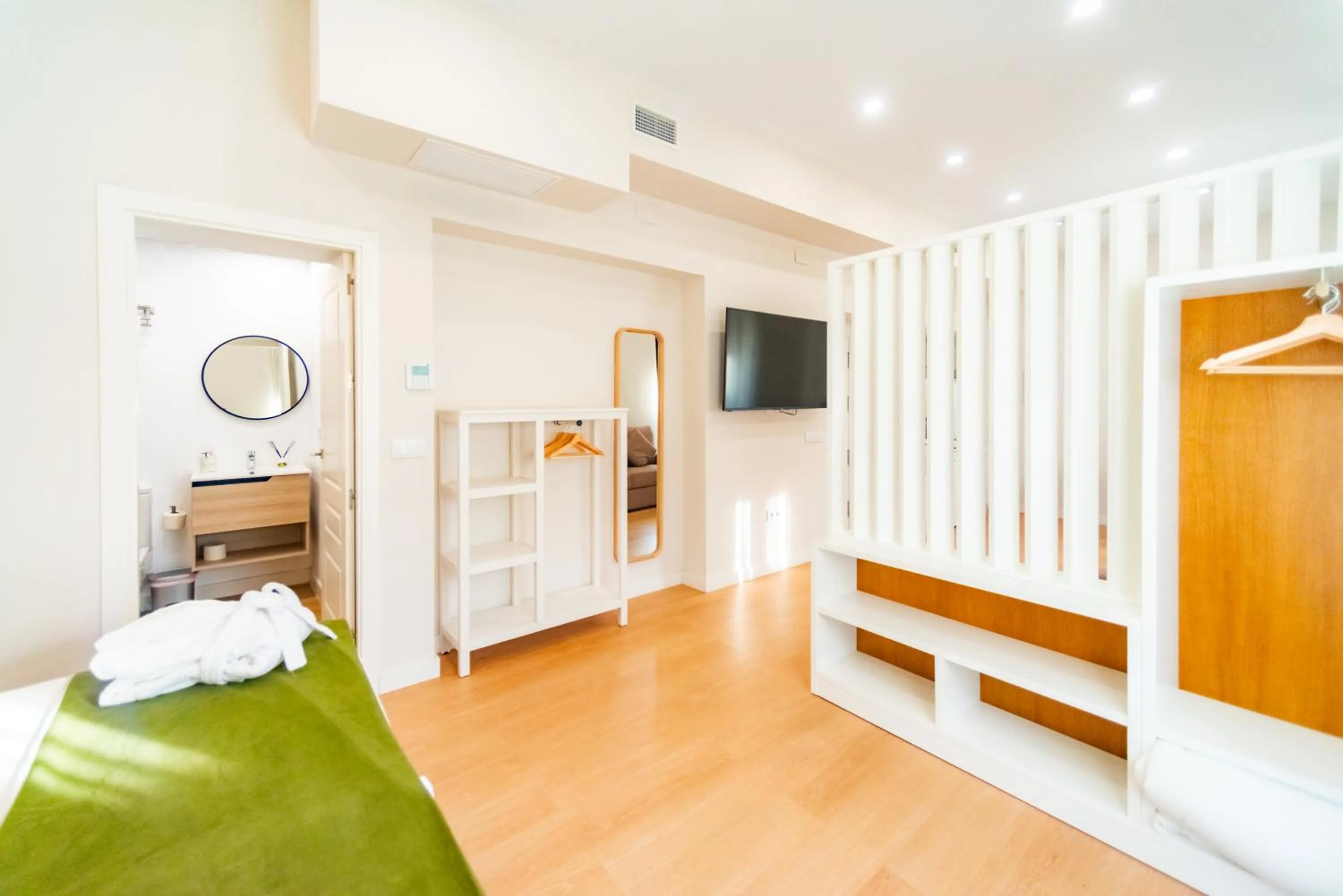 Bedroom, Bed in Suites Casa San Mateo