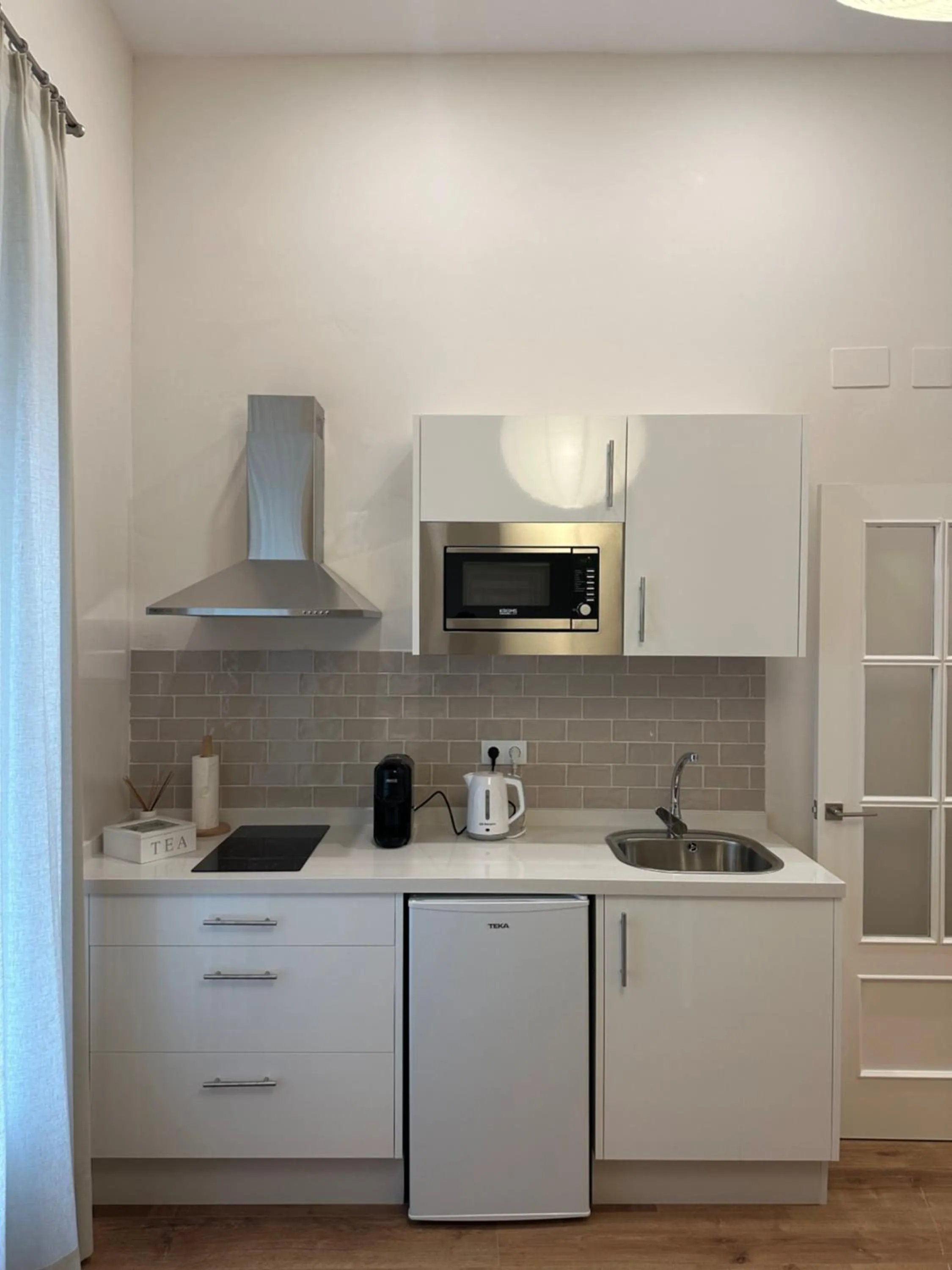 Coffee/tea facilities in Suites Casa San Mateo