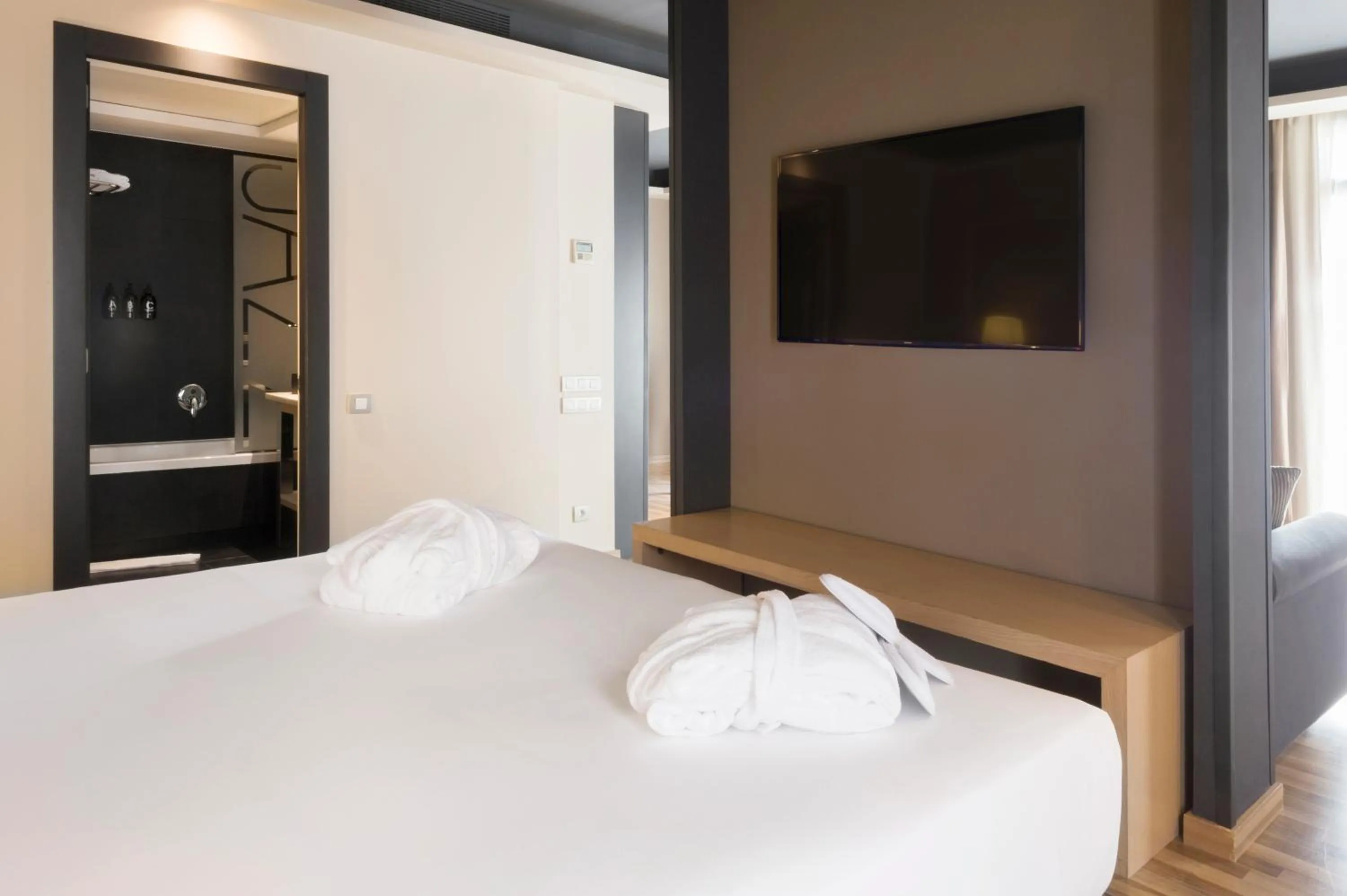 Photo of the whole room, Bed in Hotel Jazz