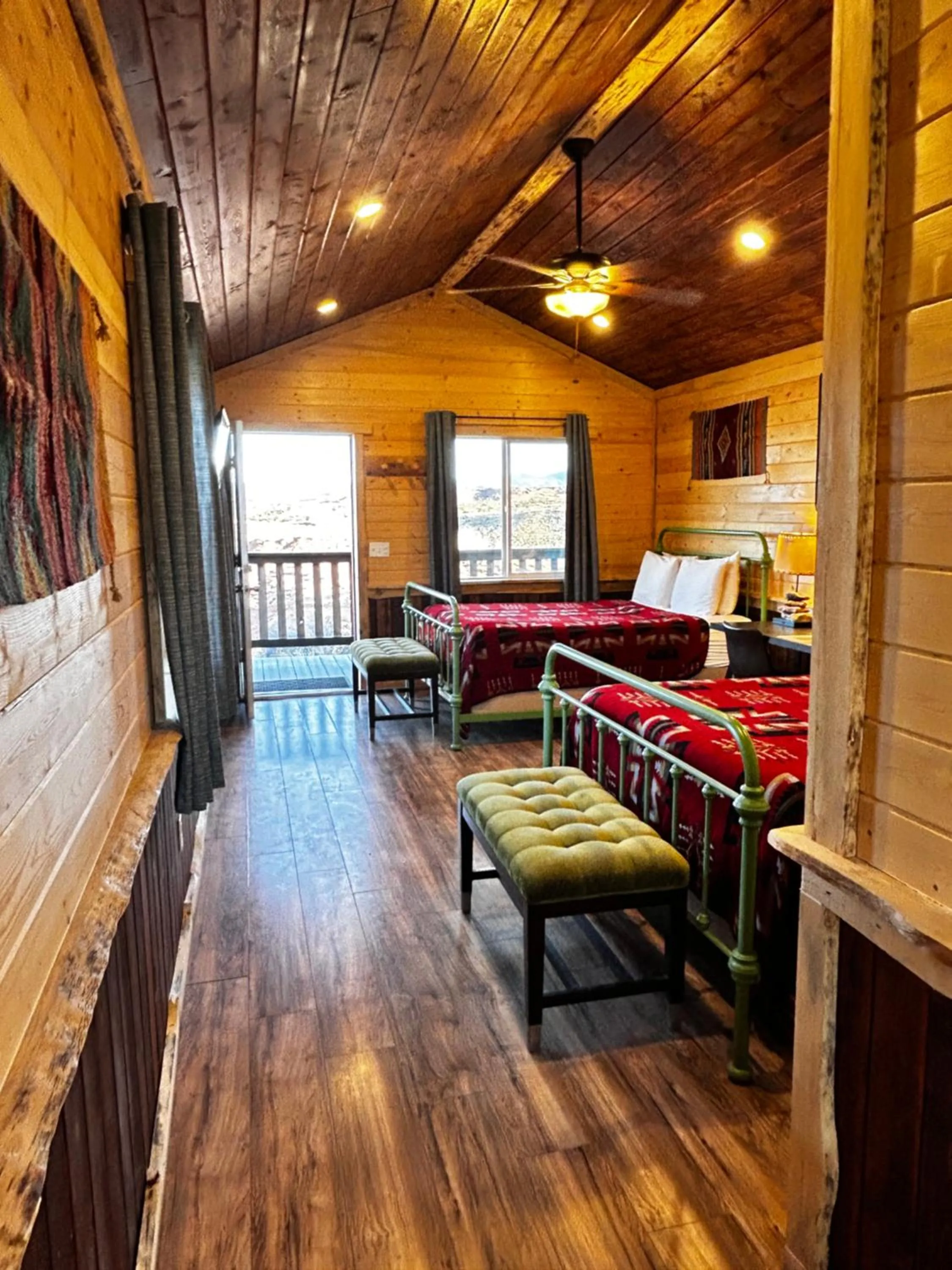 Bed in The Rim Rock Inn