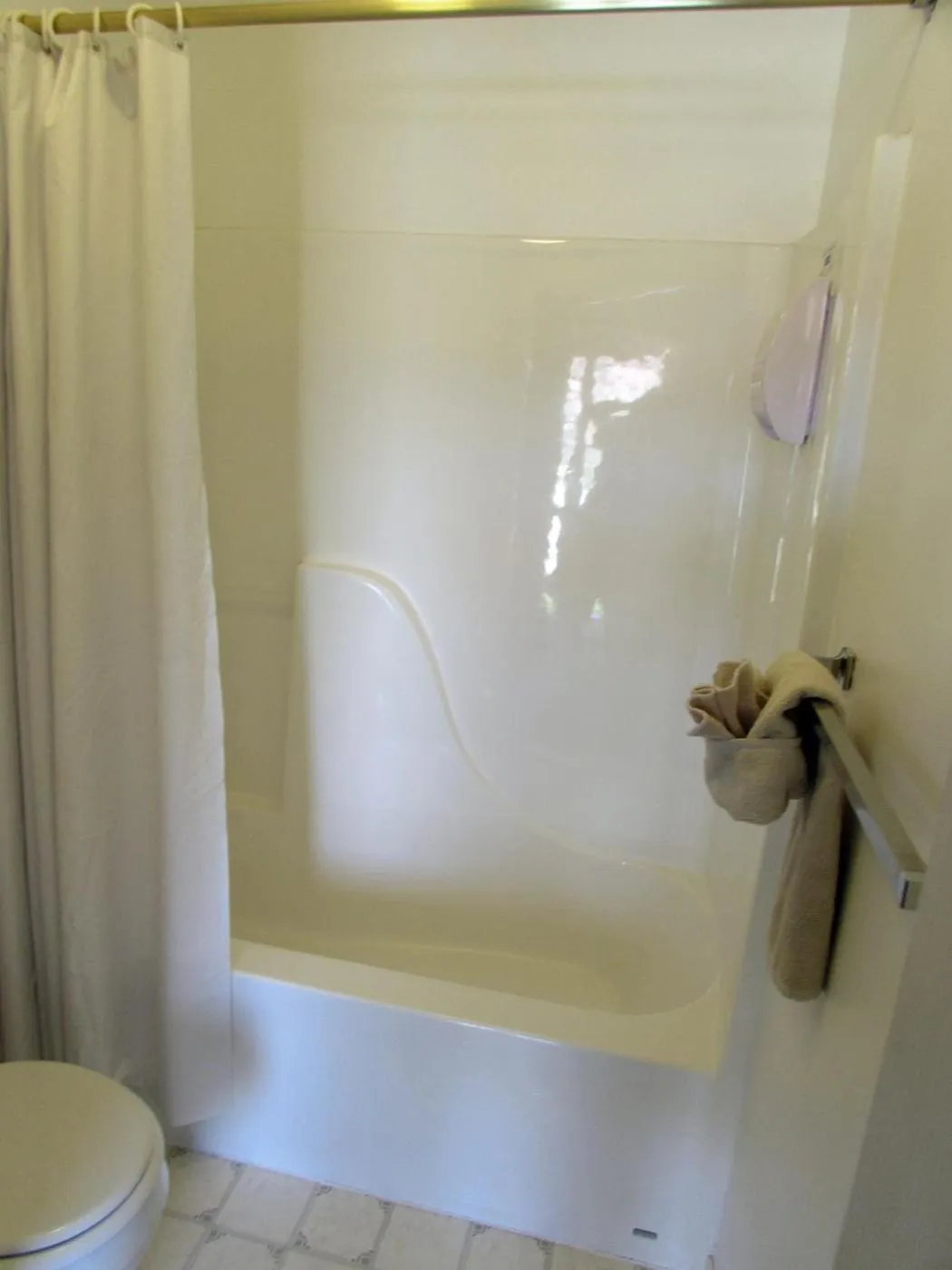 Bathroom in The Rim Rock Inn