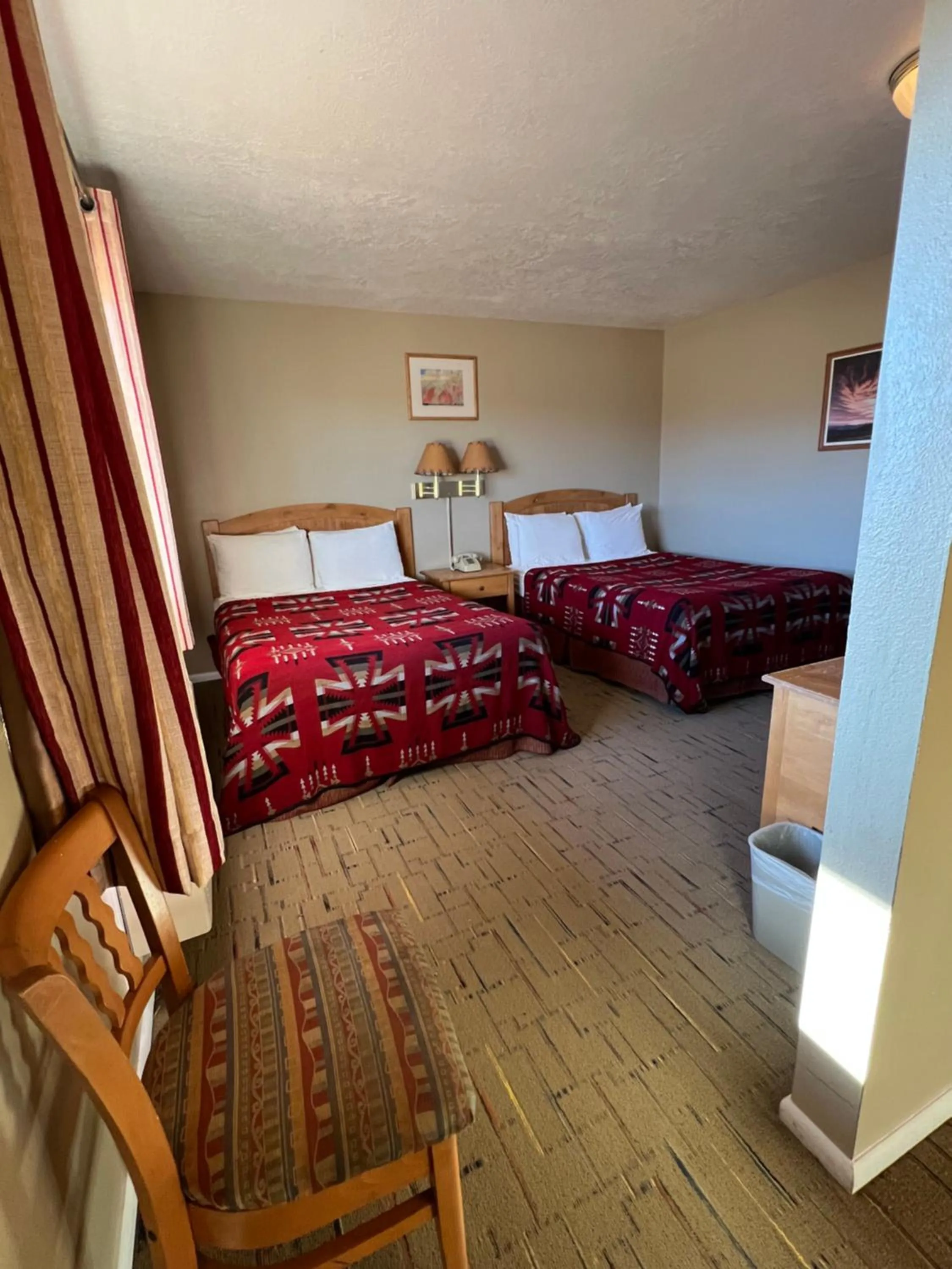 Bed in The Rim Rock Inn