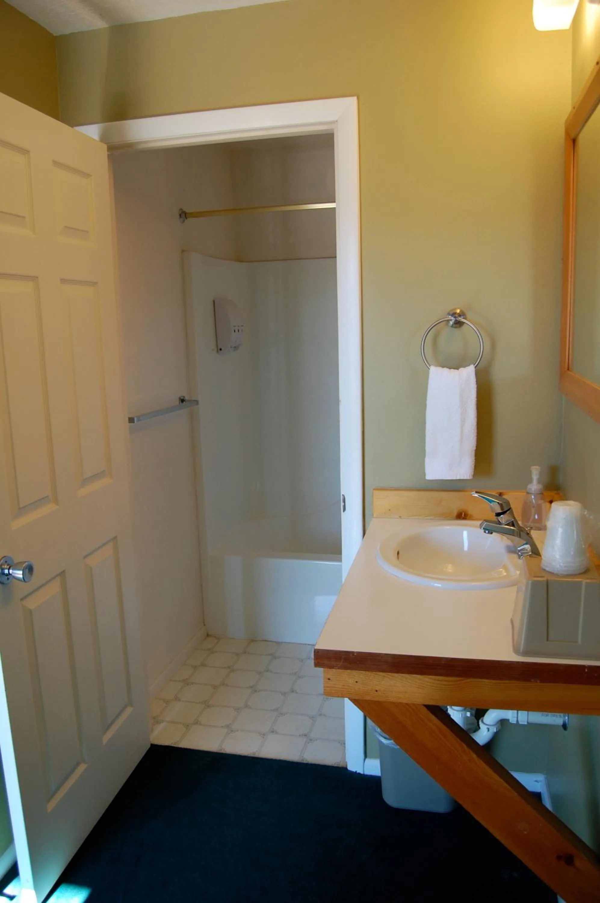 Bathroom in The Rim Rock Inn