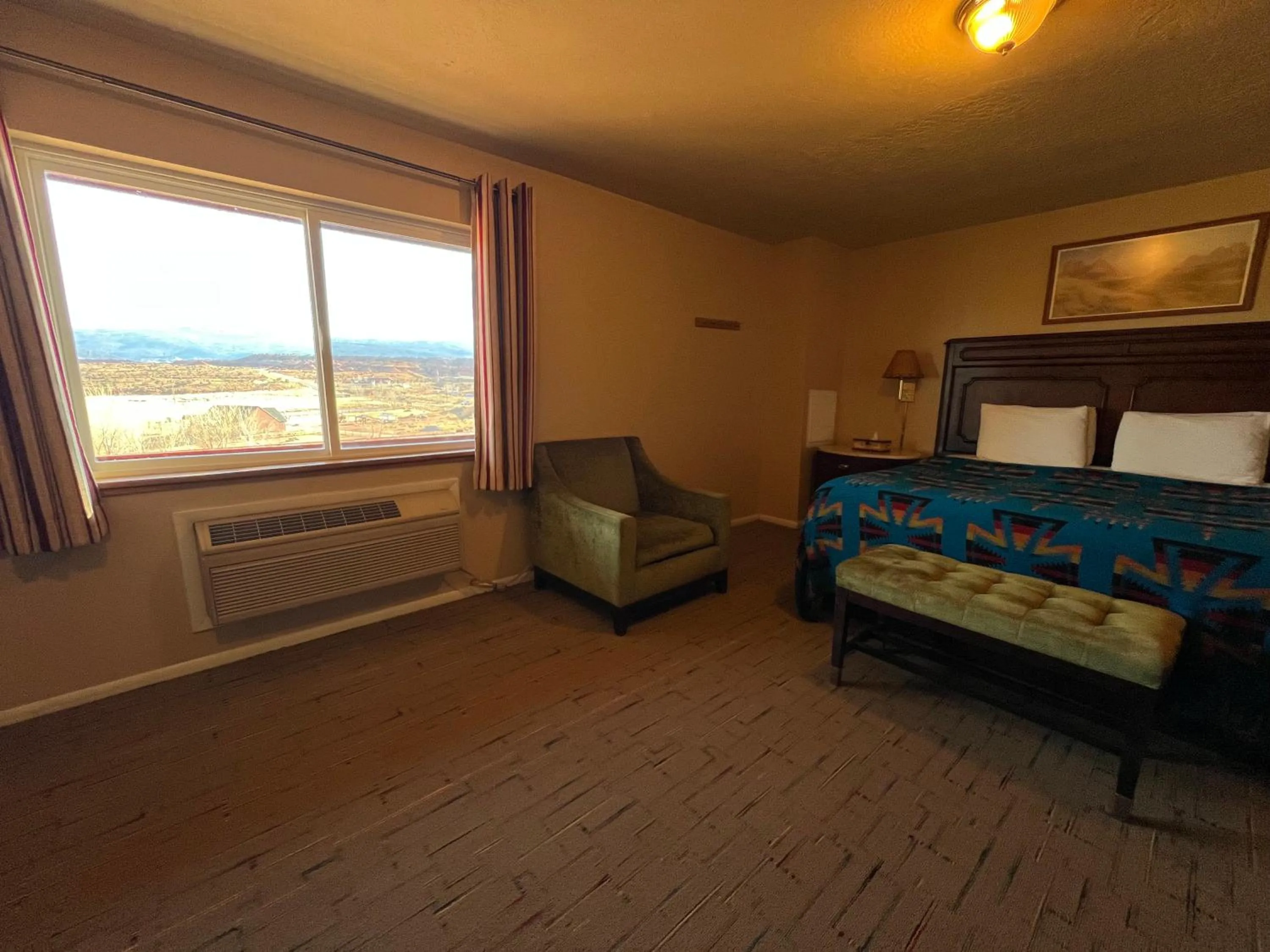 Bed in The Rim Rock Inn