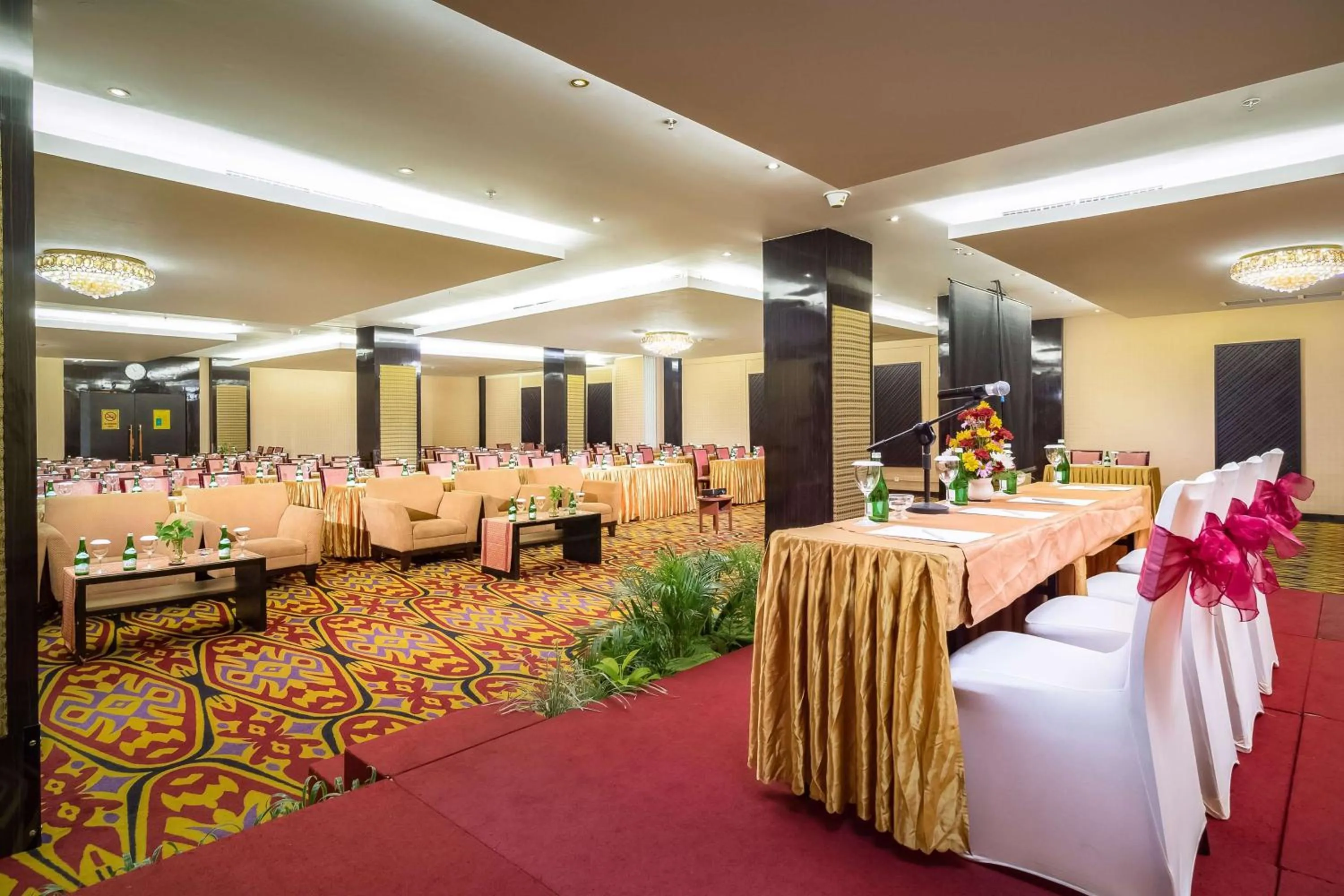 Meeting/conference room in Best Western Plus Makassar Beach