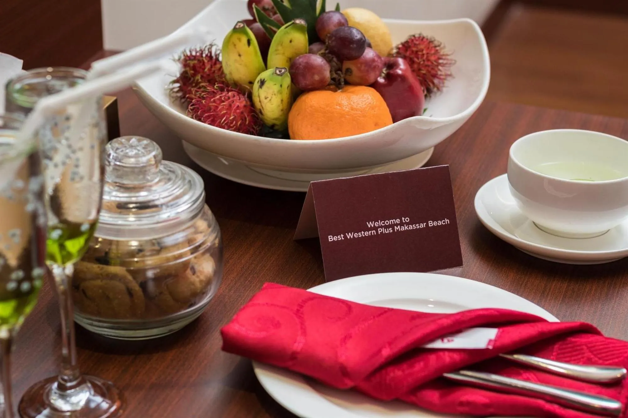 Food and drinks in Best Western Plus Makassar Beach