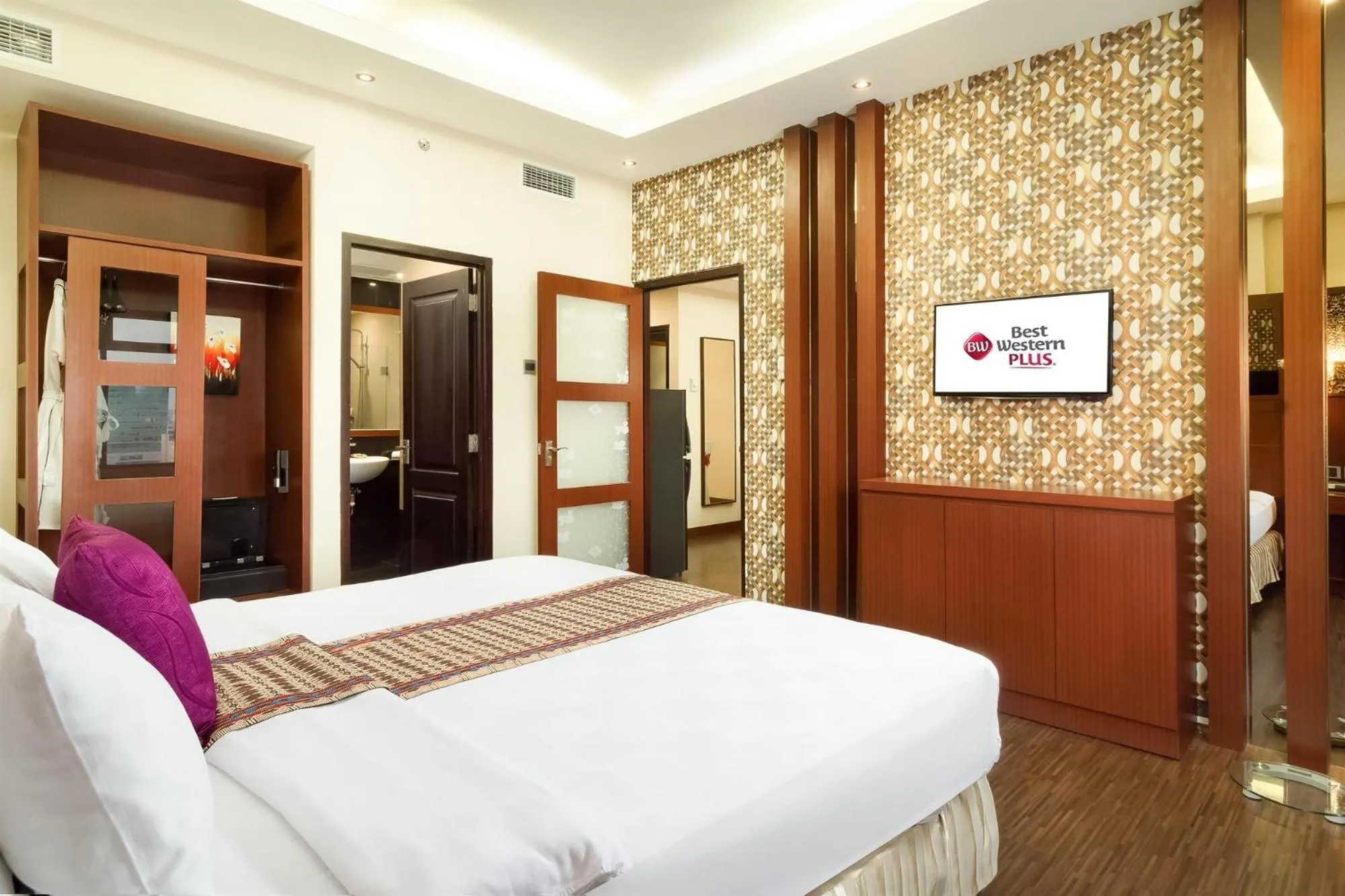 Bed in Best Western Plus Makassar Beach