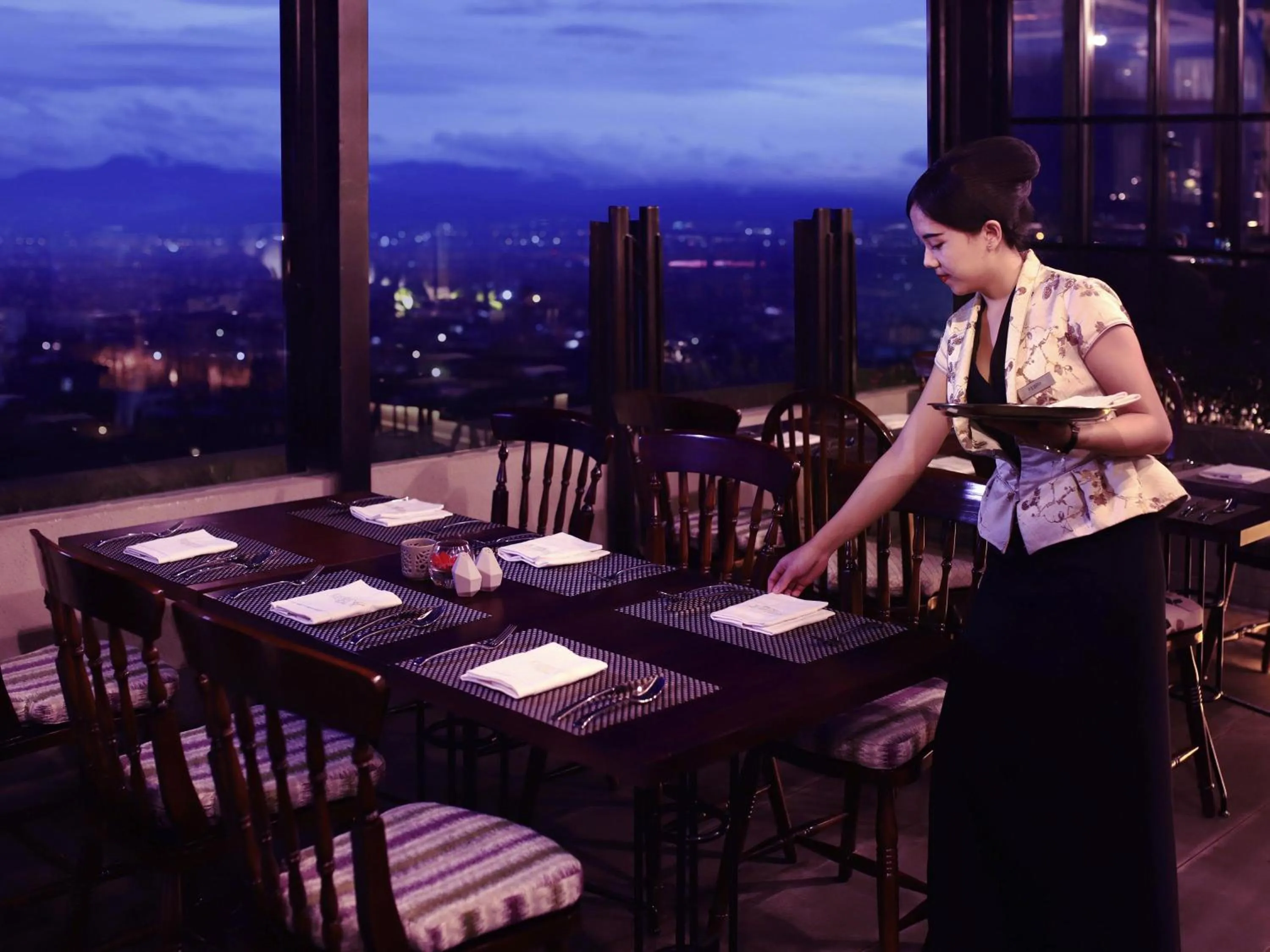 Lounge or bar in Grand Mercure Bandung Setiabudi