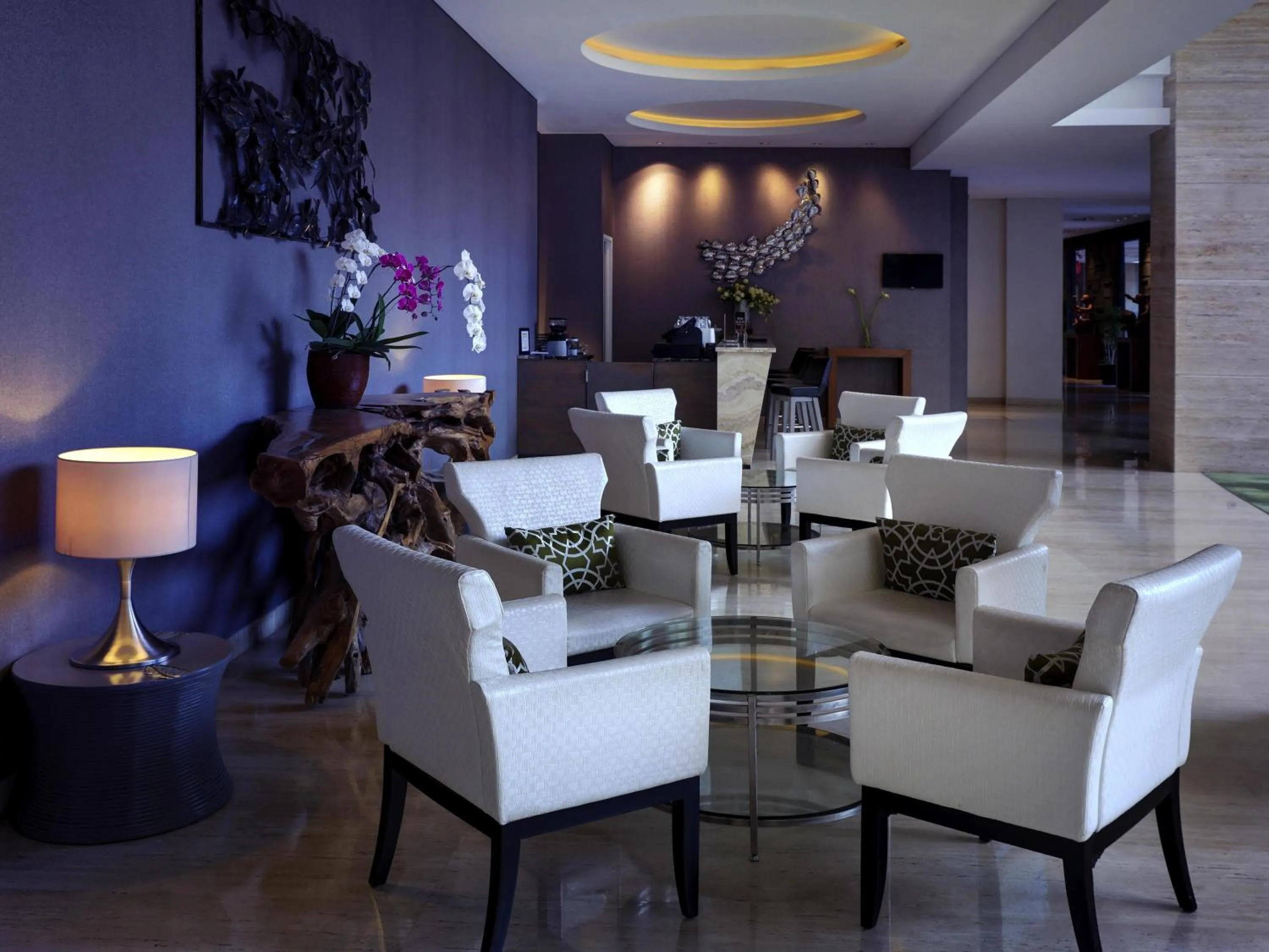 Lounge or bar in Grand Mercure Bandung Setiabudi