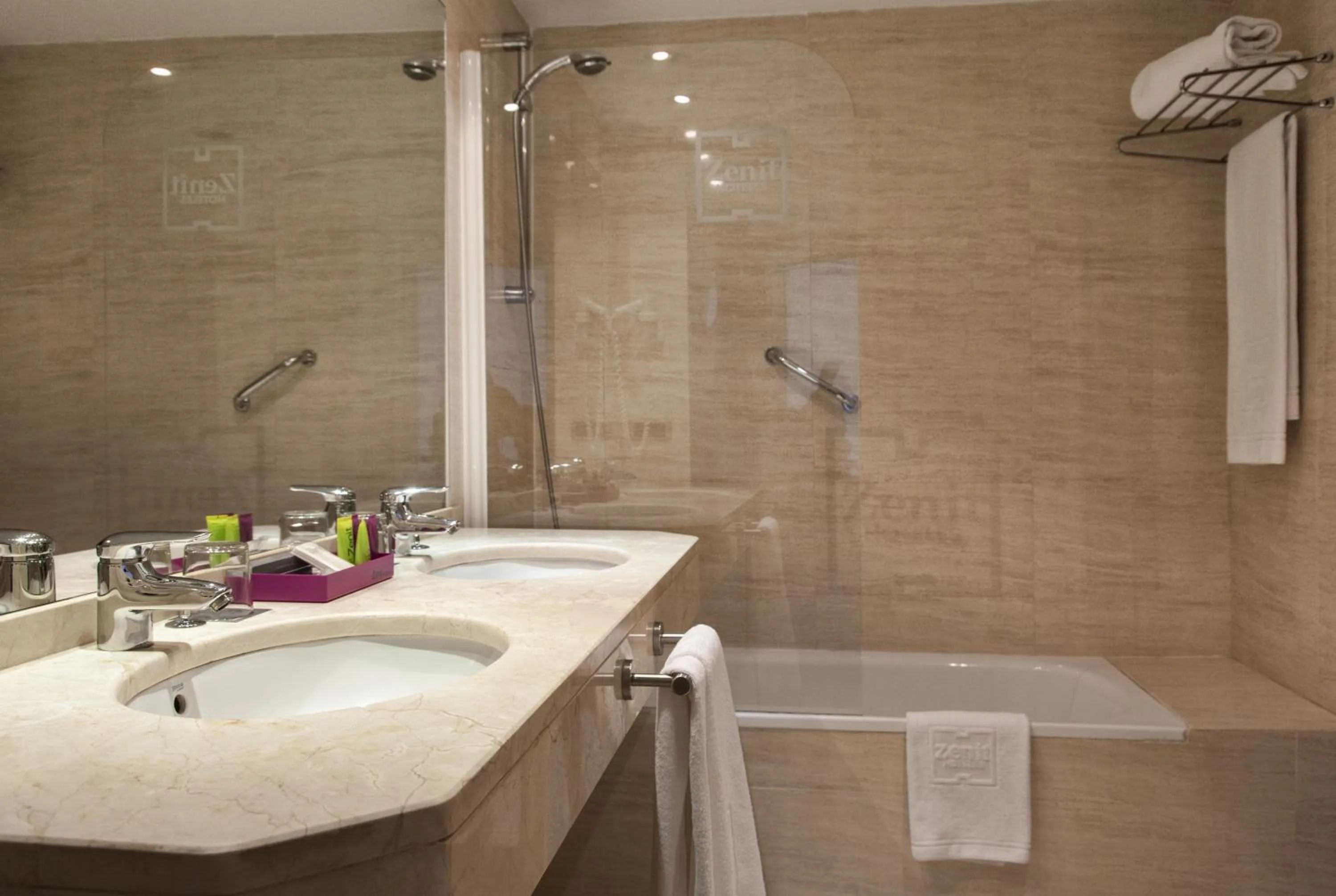 Toilet in Hotel RH Murcia Centro