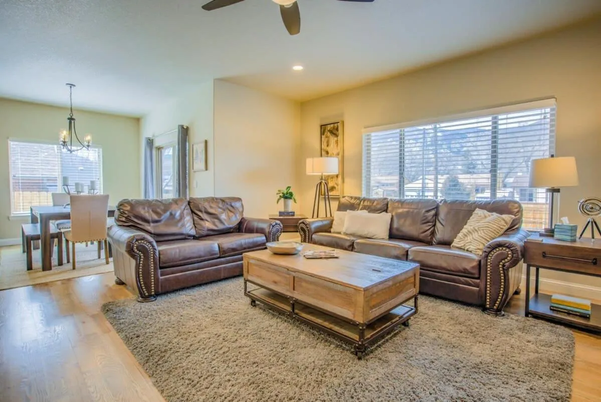 4BD Pikes Peak Views Minutes to Hiking & Dining