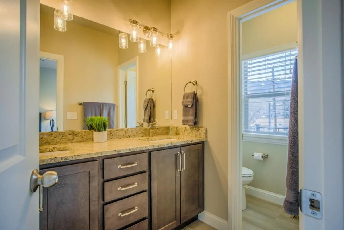 4BD Pikes Peak Views Minutes to Hiking & Dining