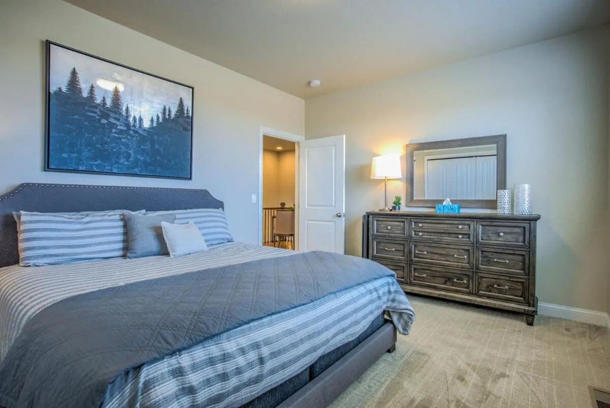 4BD Pikes Peak Views Minutes to Hiking & Dining