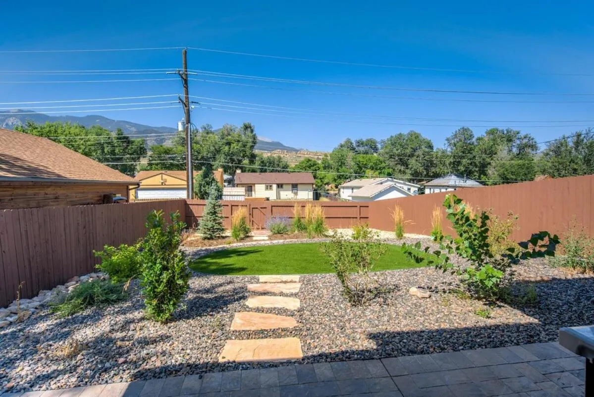 4BD Pikes Peak Views Minutes to Hiking & Dining